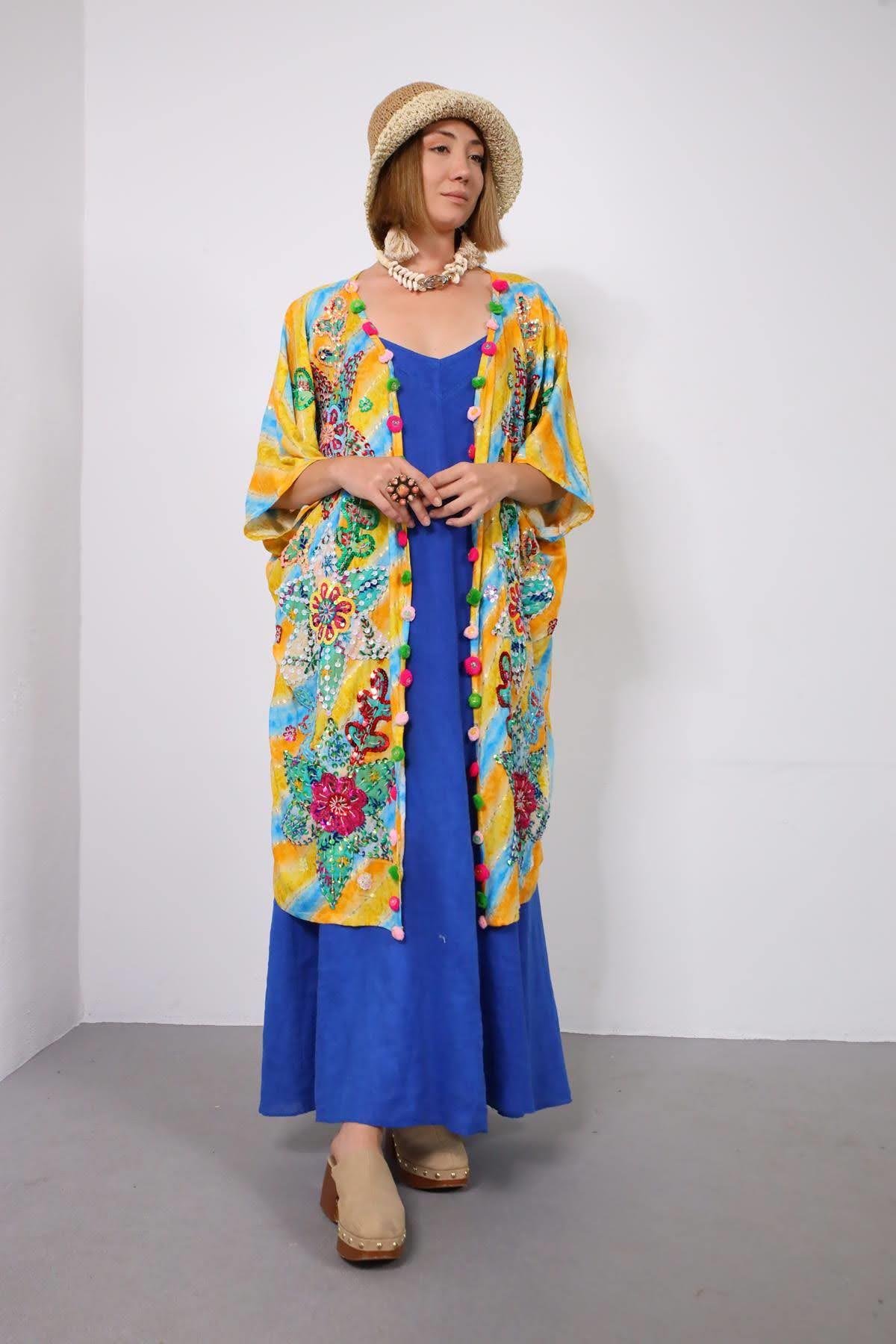  Sarı Pul İşlemeli Ponponlu Batikli Tasarım Kaftan