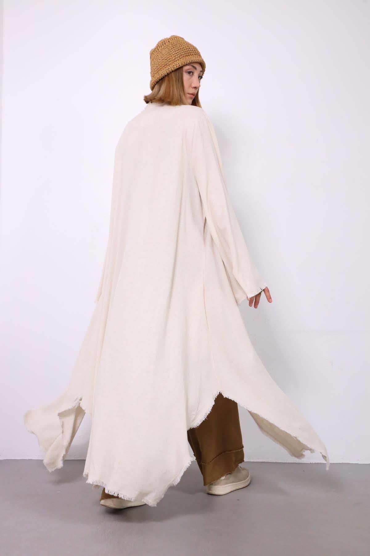  Krem Rengi İspanyol Kol Püsküllü Asimetrik Kesim Kaftan