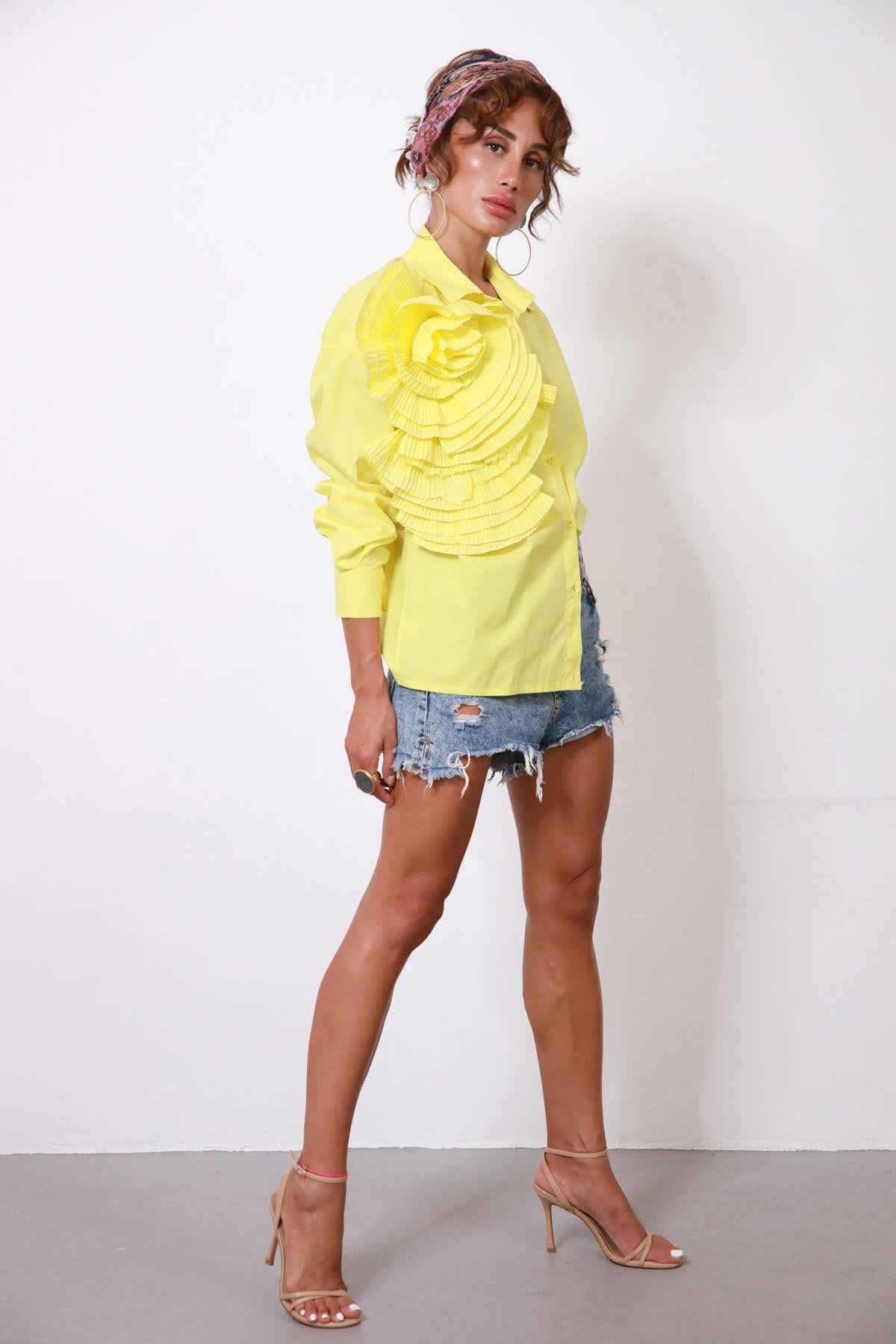  Sarı Parça Çiçek Detaylı Gömlek