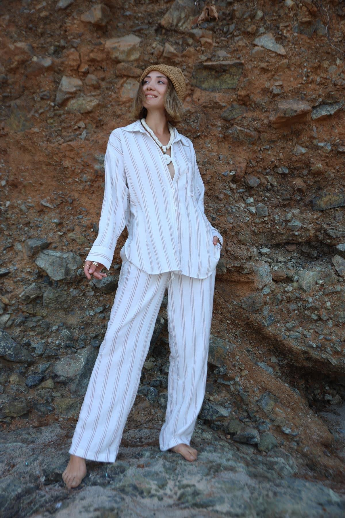  Sütlü Kahve Çizgili Yırtmaçlı Gömlek ve Pantolon Takım