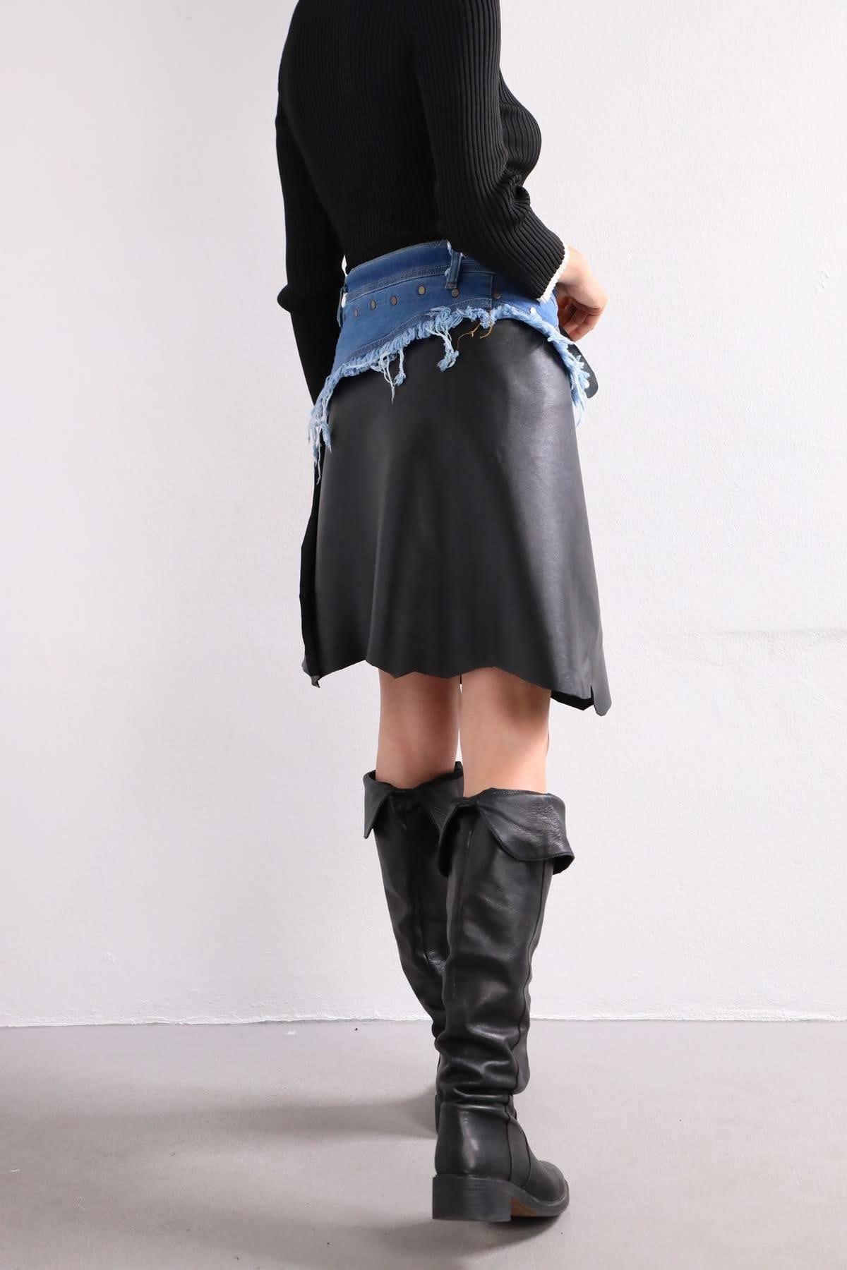  Siyah Kot Parçalı Zımba Detaylı Tokalı Deri Etek