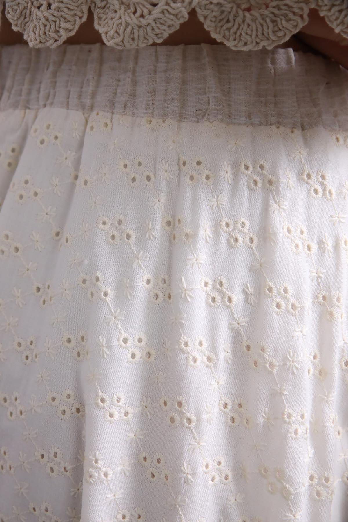  Krem Rengi Dantel Detaylı Kat Kat Etek