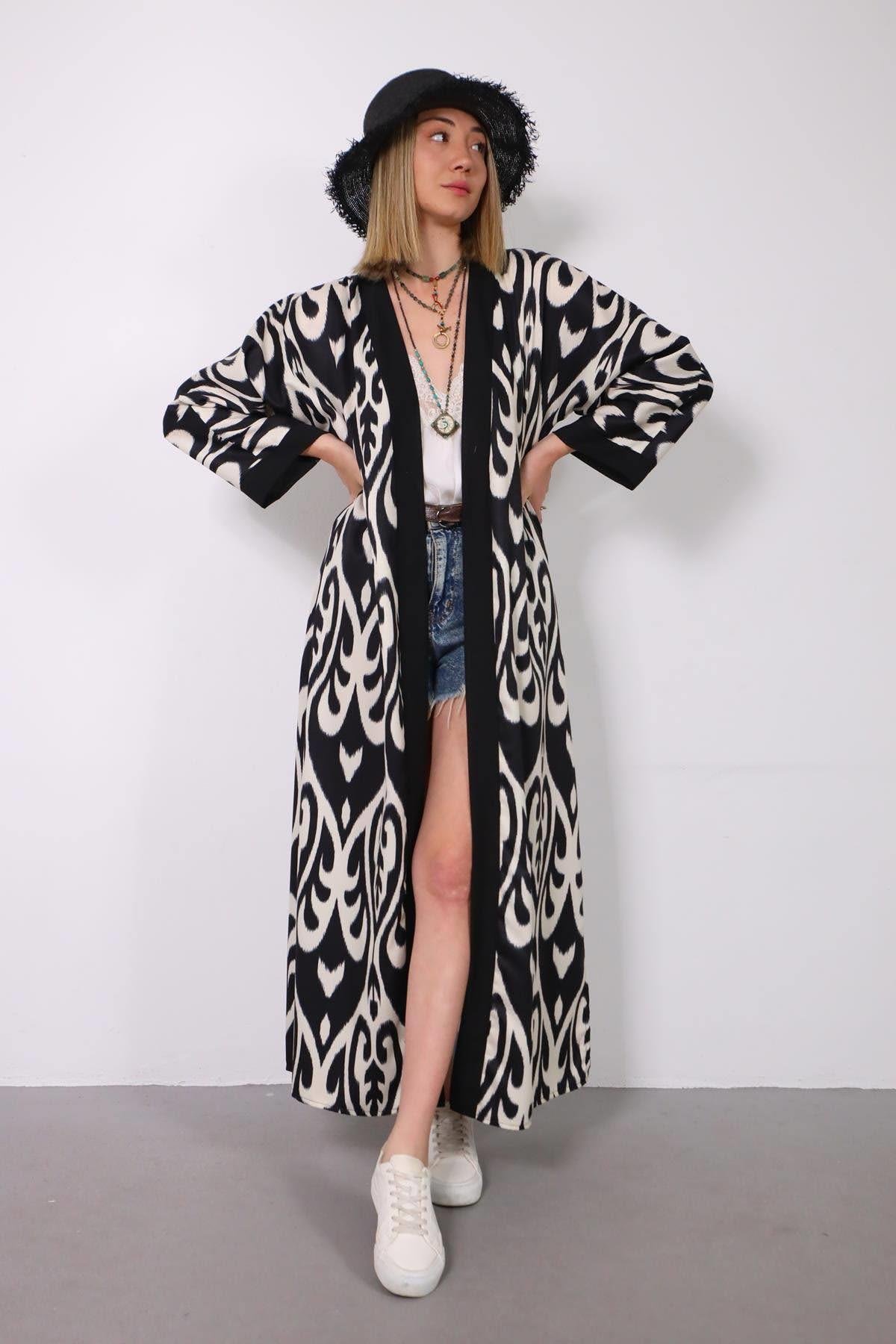 Siyah Desenli Yanları Yırtmaçlı Kimono - Şaman Butik Siyah Desenli Yanları Yırtmaçlı Kimono