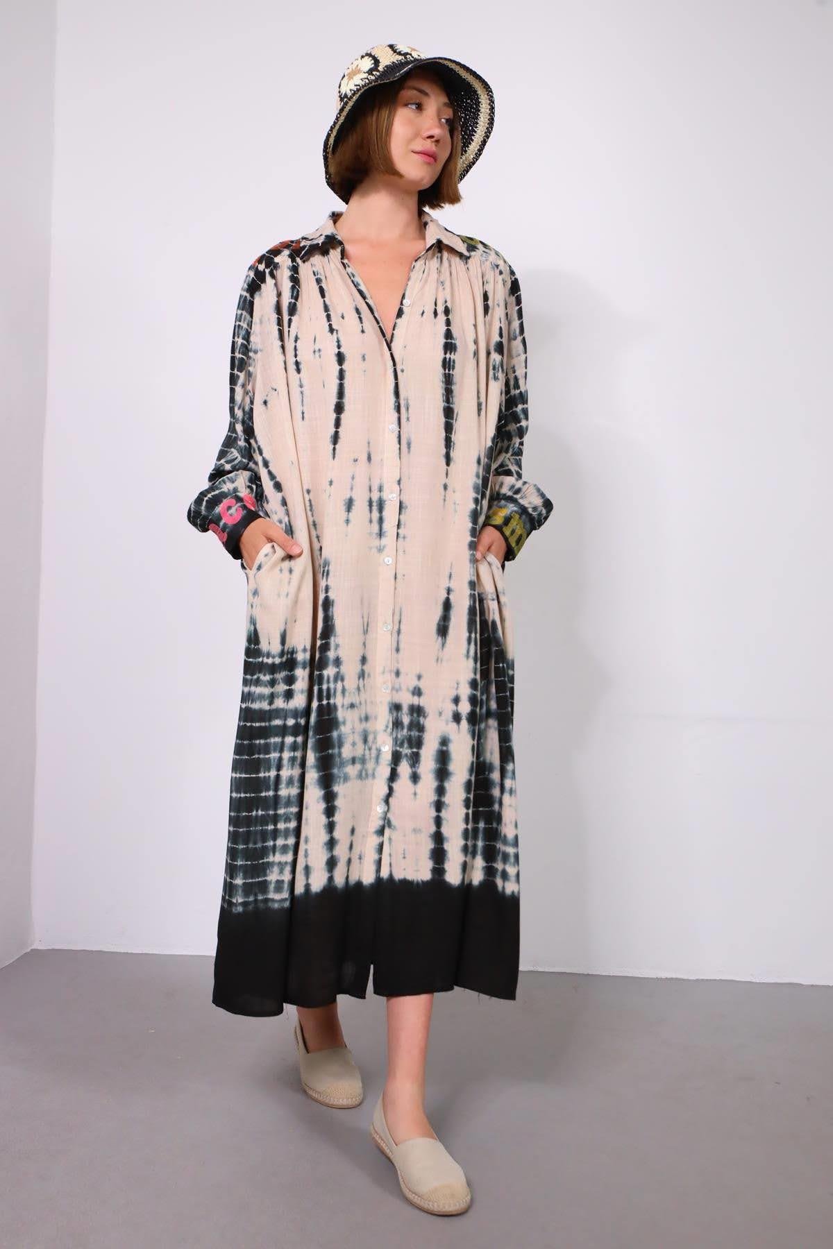 Krem Rengi Yazı İşlemeli Batikli Salaş Gömlek Elbise - Şaman Butik Krem Rengi Yazı İşlemeli Batikli Salaş Gömlek Elbise