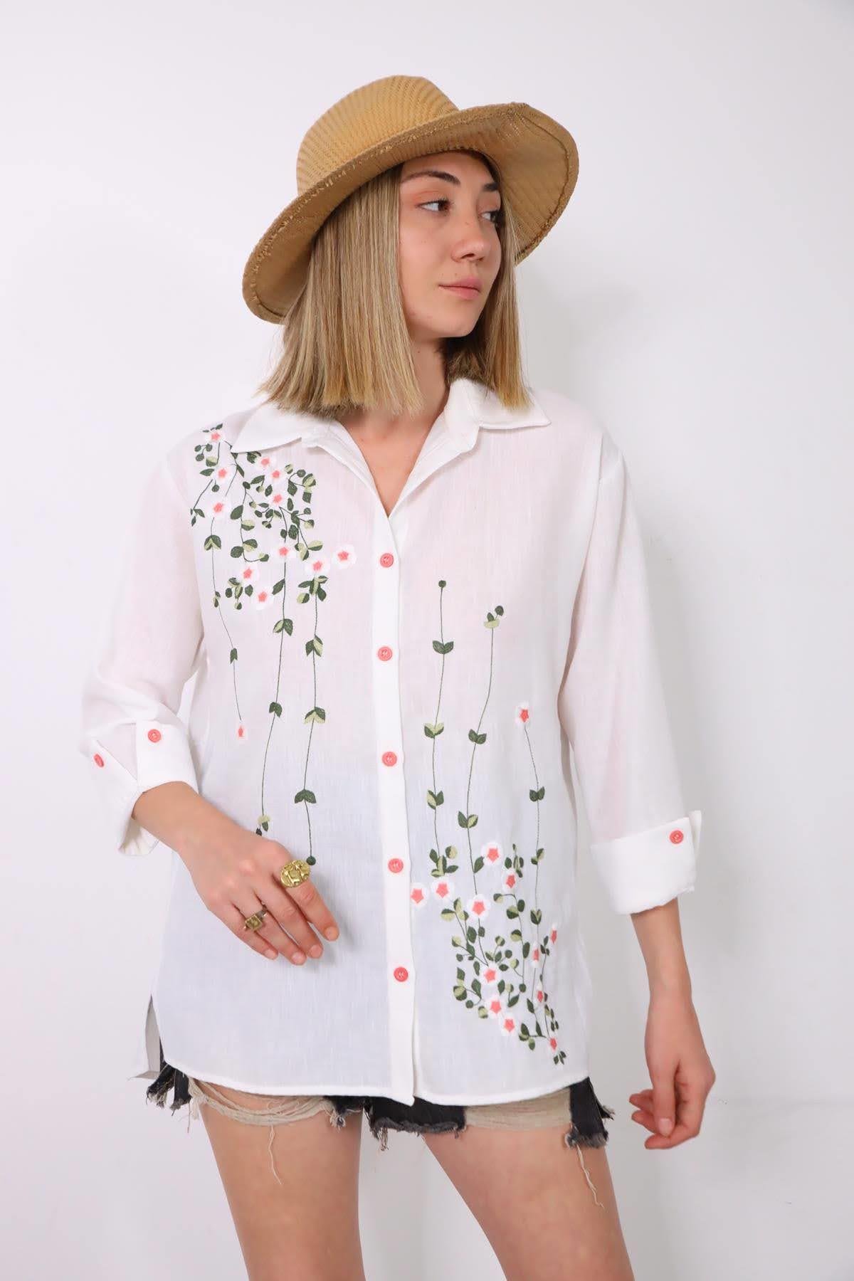  Ekru Çiçek İşlemeli Kolları Katlı Gömlek