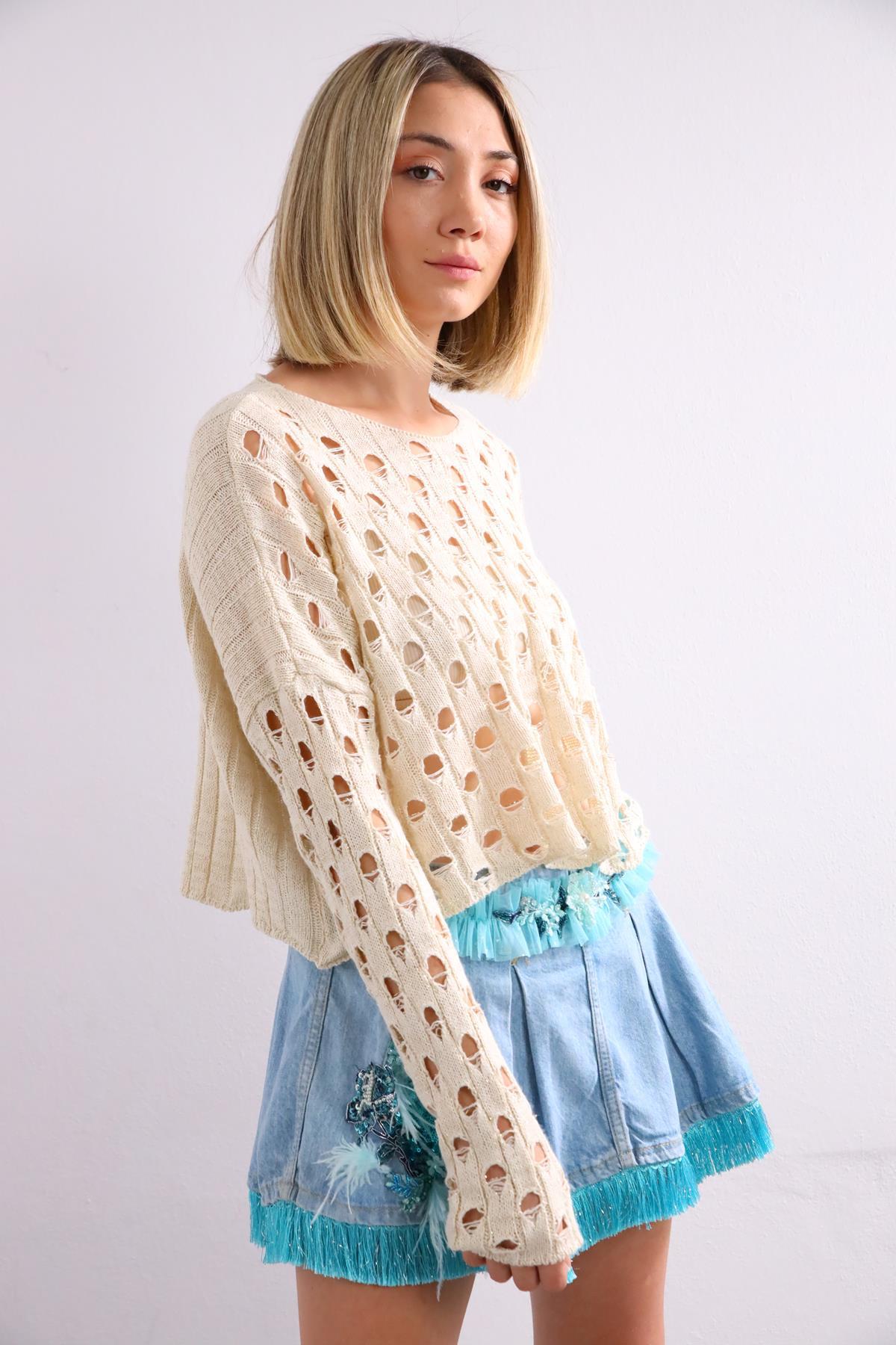  Krem Rengi Delikli Crop Kazak
