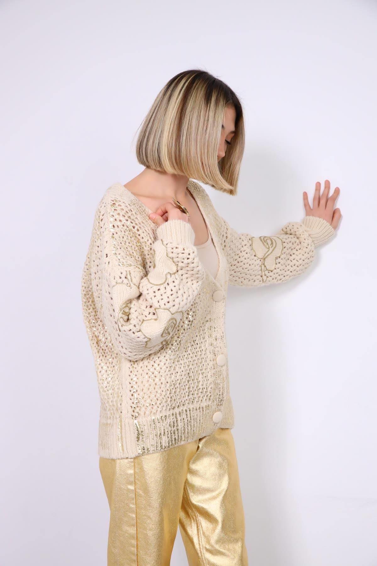  Gold Rengi Kolları Motifli Örgü Hırka