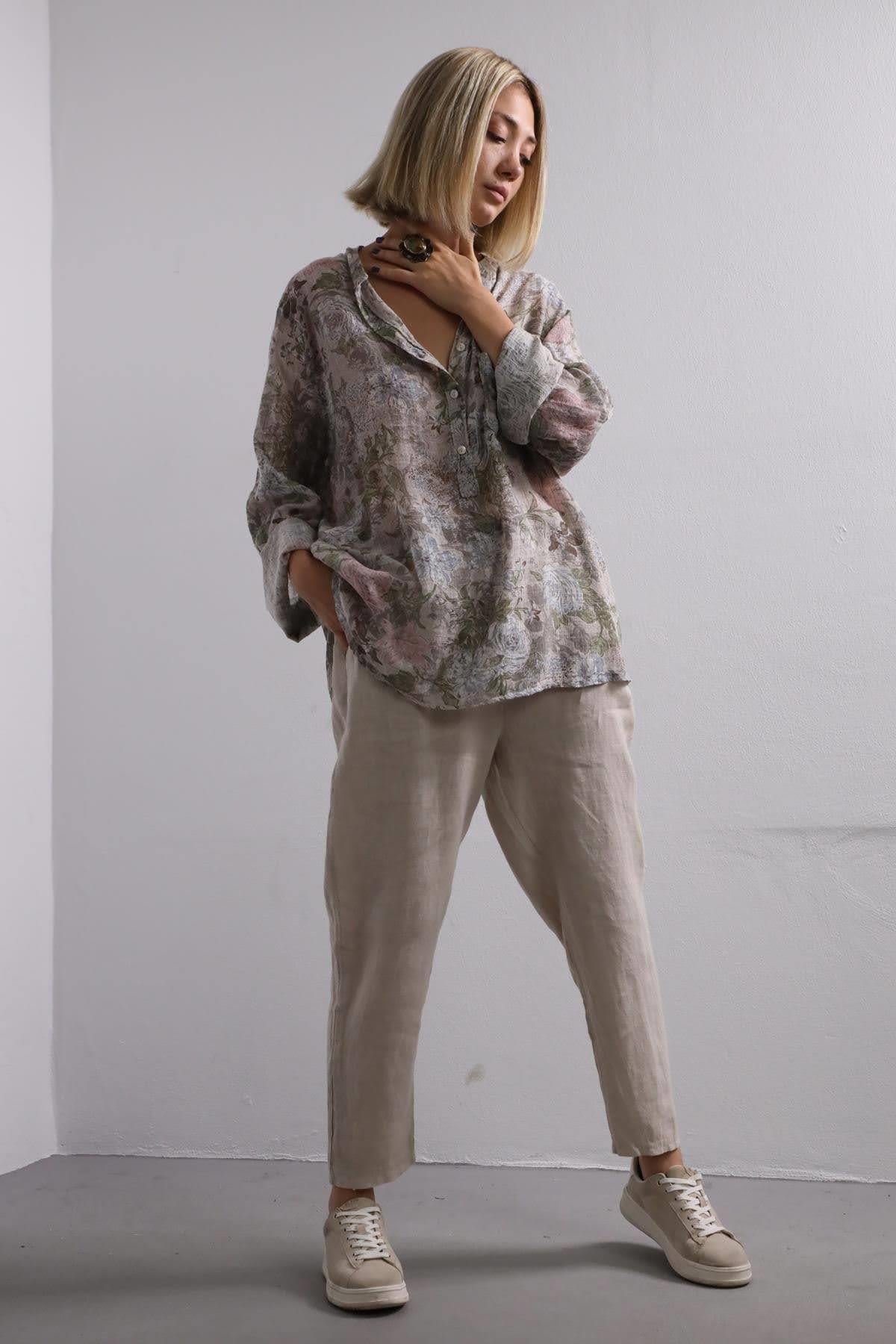 Vizon Rengi Gül Desenli Yarım Düğmeli Cepli Gömlek - Şaman Butik Vizon Rengi Gül Desenli Yarım Düğmeli Cepli Gömlek