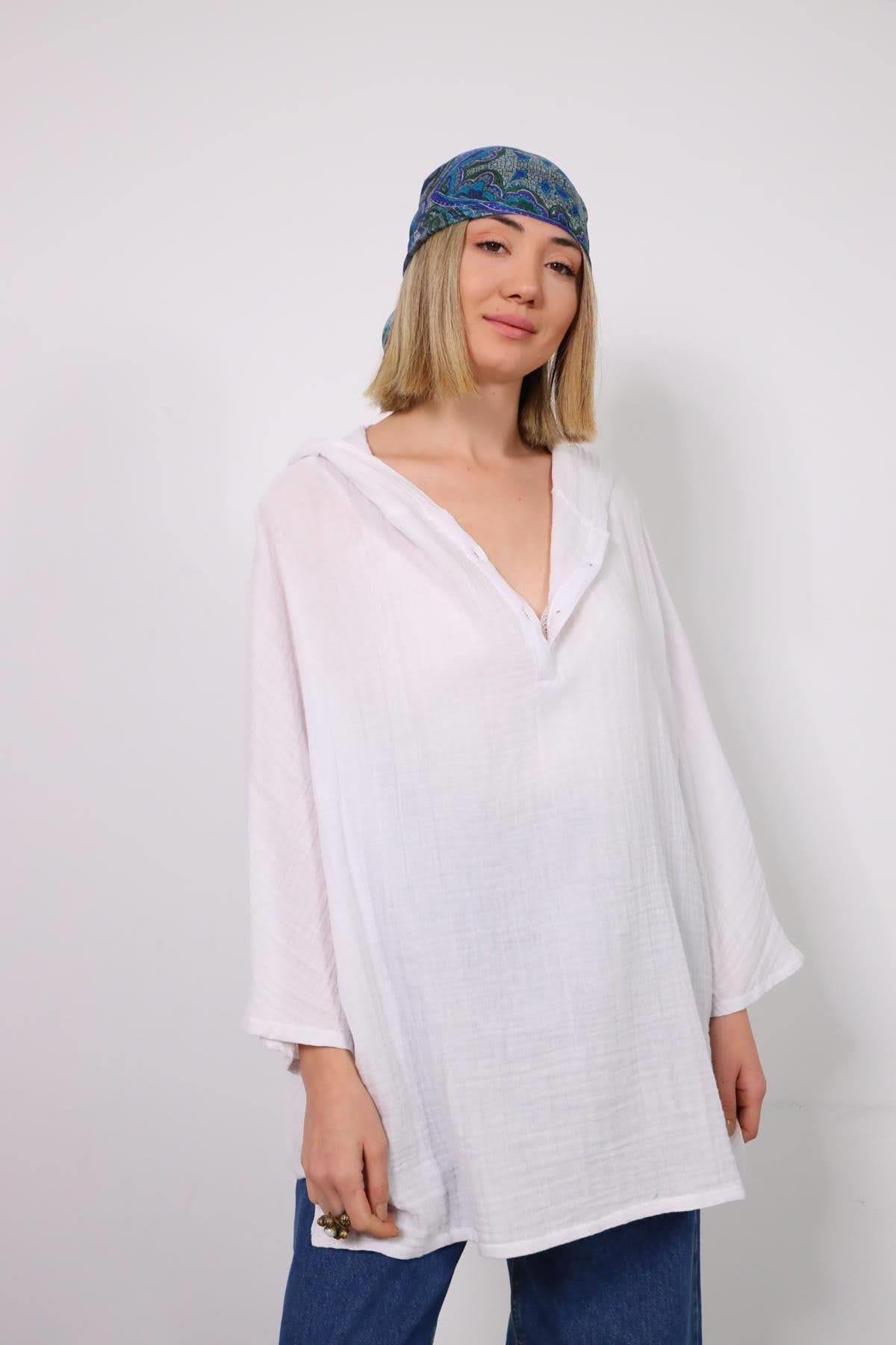  Beyaz Kapüşonlu Yarasa Kol Gömlek