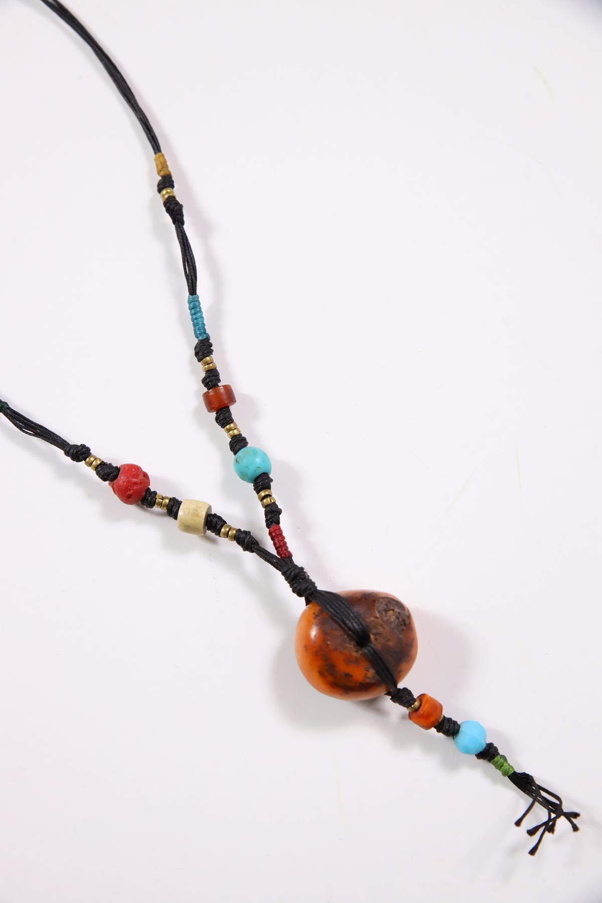 Siyah İpli Turuncu Taşlı Kolye - Şaman Butik Siyah İpli Turuncu Taşlı Kolye