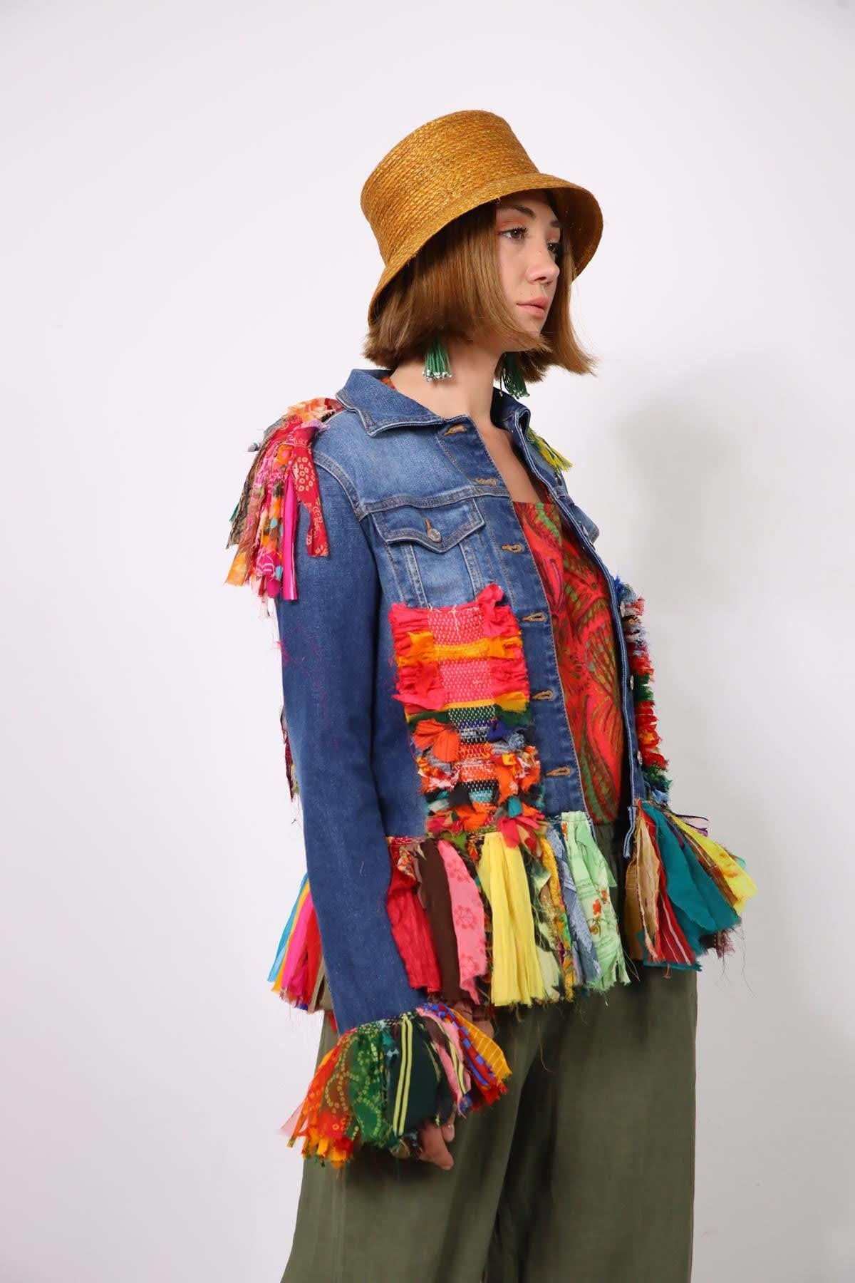  Mavi Püsküllü Sırtı İşlemeli Tasarım Kot Ceket