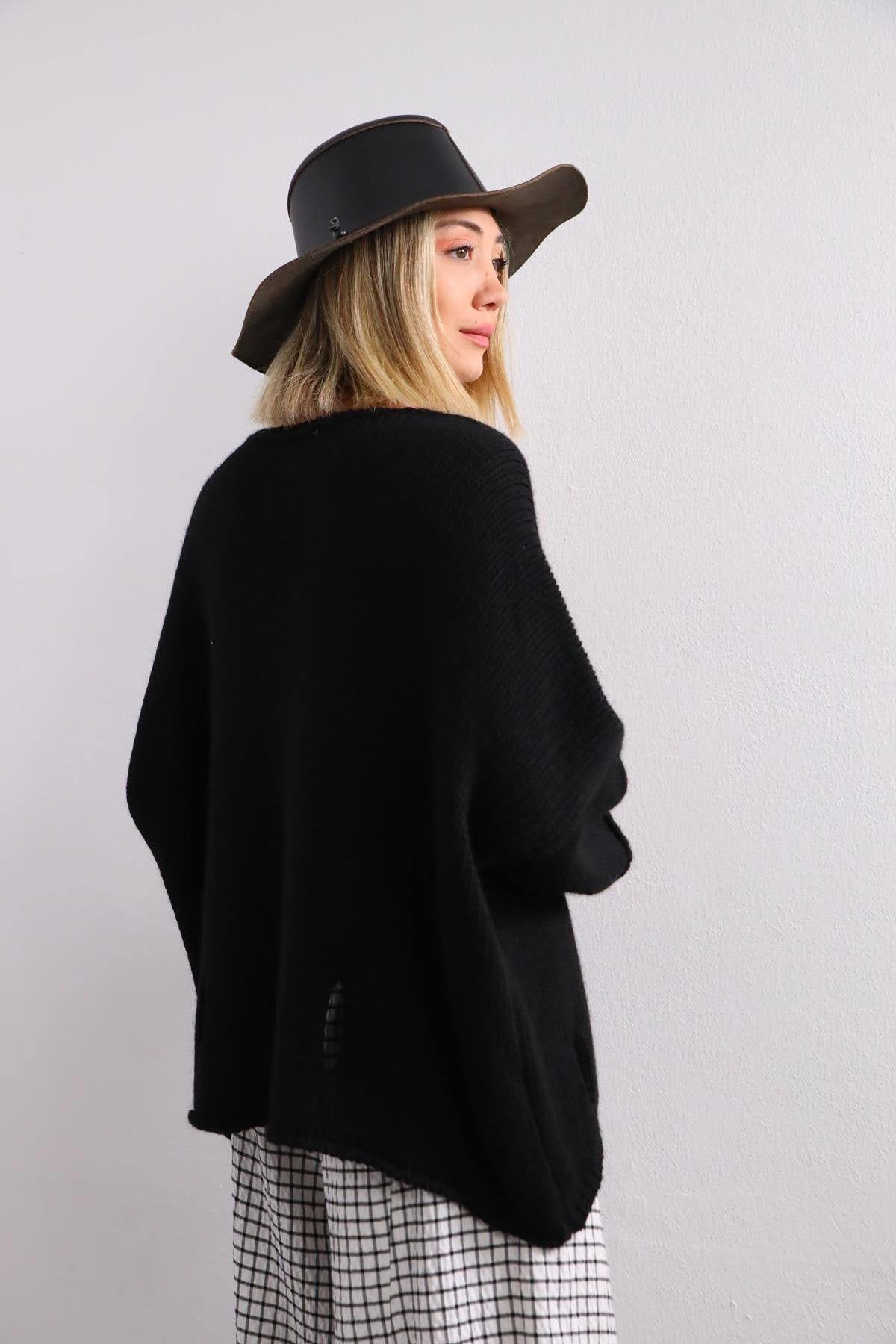 Siyah Lazer Kesim Detaylı V Yaka Kazak - Şaman Butik Siyah Lazer Kesim Detaylı V Yaka Kazak