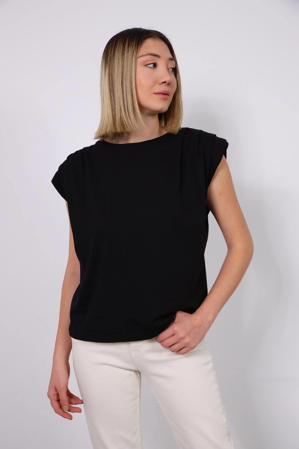  Siyah Vatkalı Omzu Pileli Tshirt