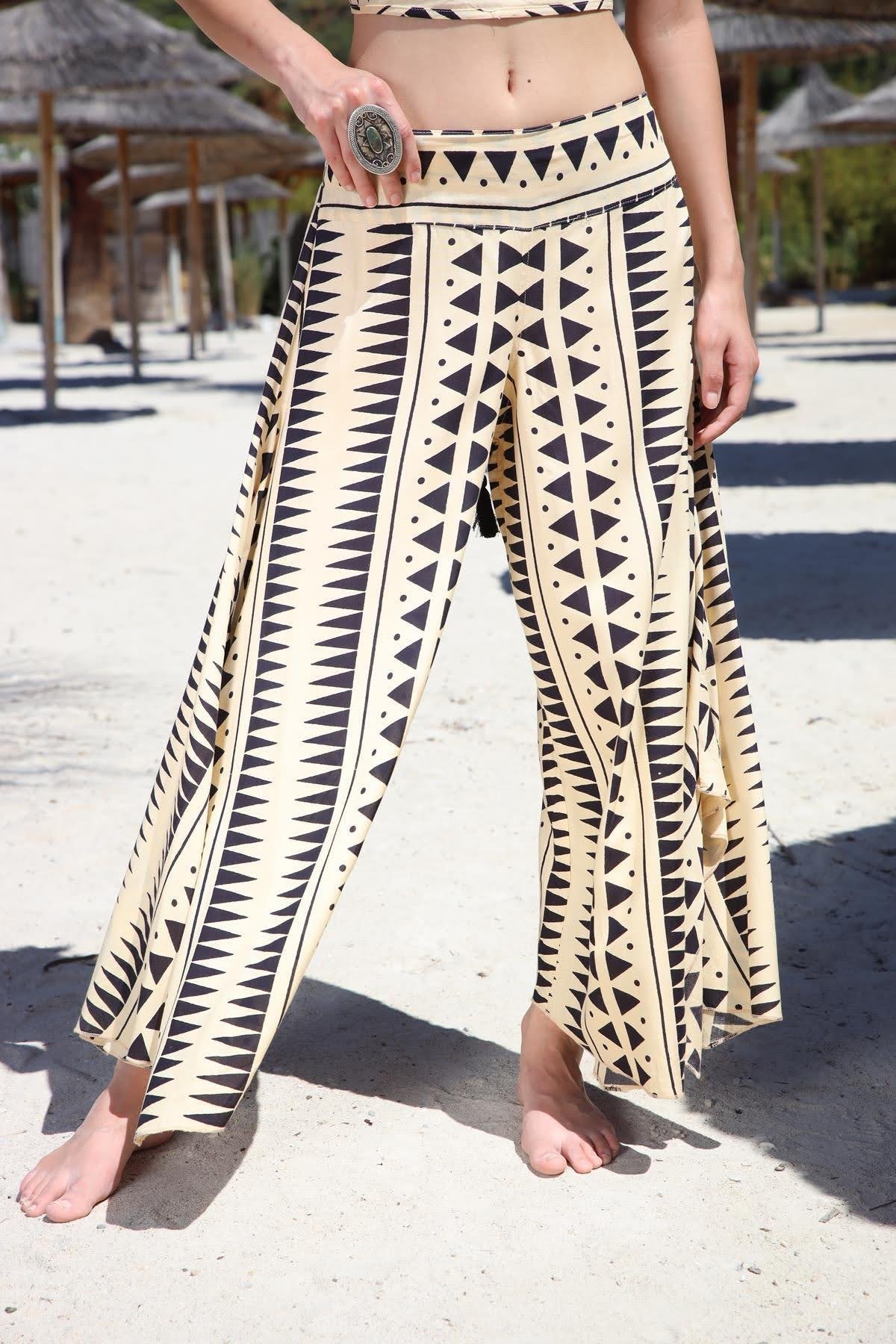  Bej Desenli Yarasa Pantolon ve Crop Top Takım