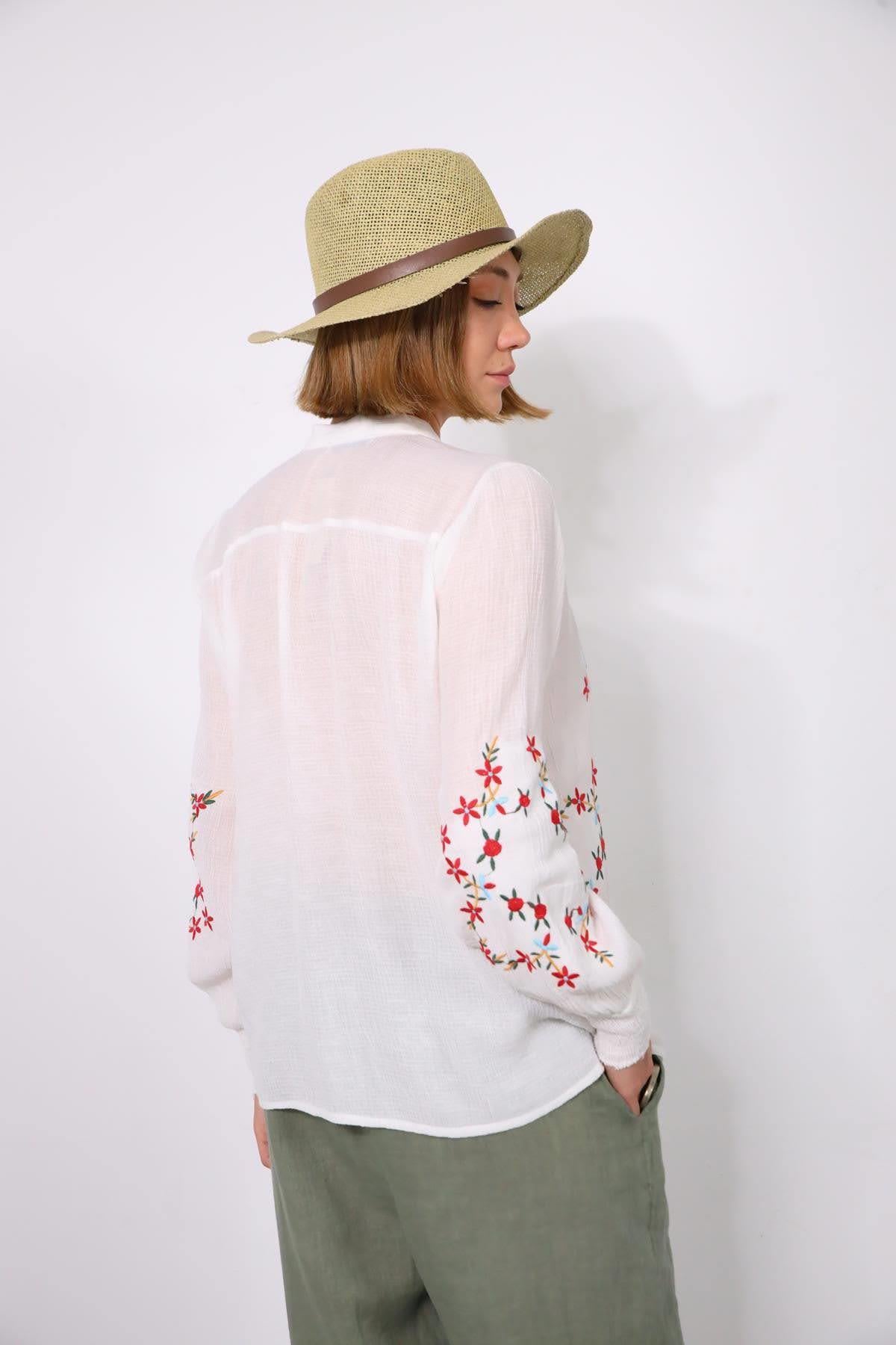 Beyaz Çiçek İşlemeli Gömlek - Şaman Butik - Bohem Giyim ve Aksesuar | Kadın & Erkek Beyaz Çiçek İşlemeli Gömlek