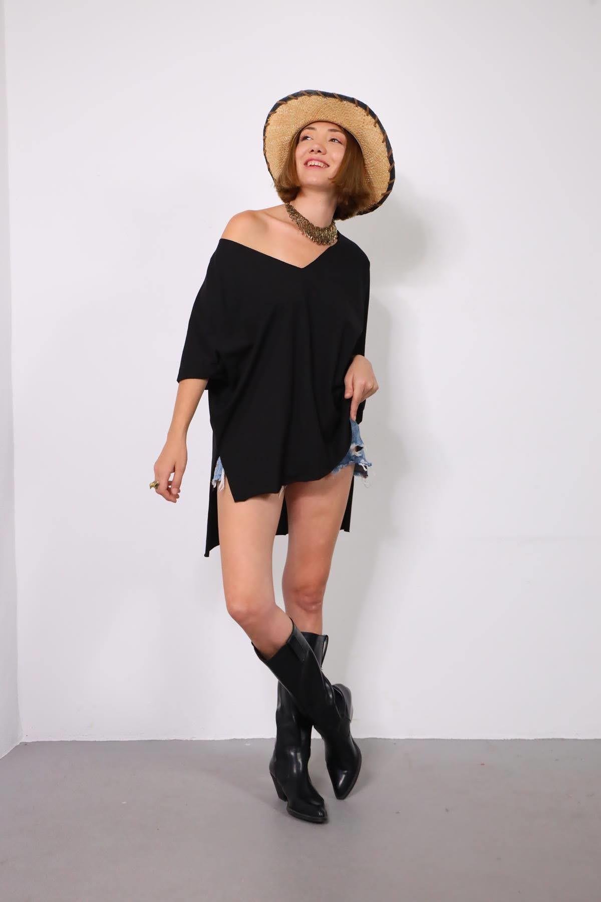  Siyah V Yaka Arkası Uzun Salaş Tişört