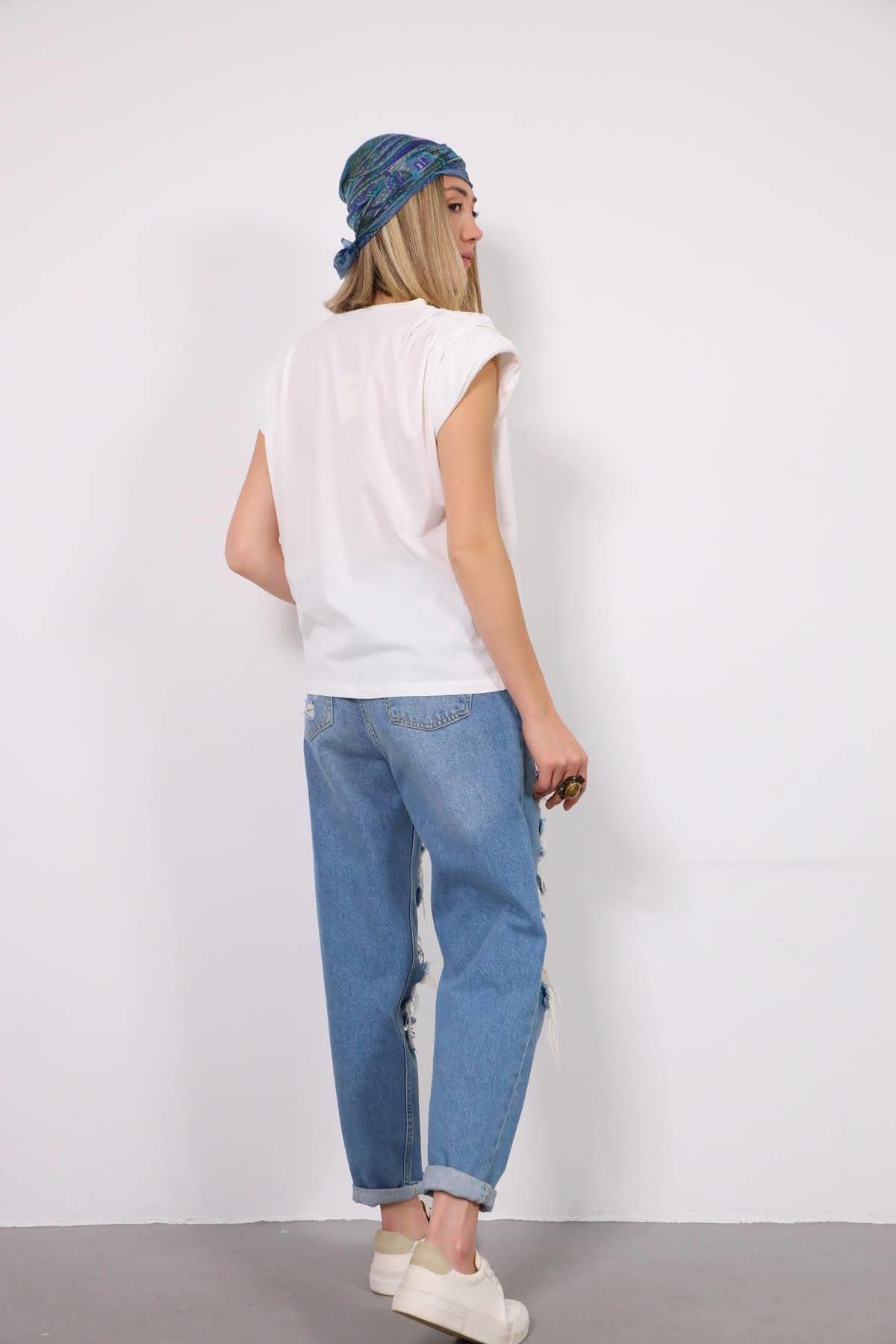  Beyaz Vatkalı Omzu Pileli Tshirt