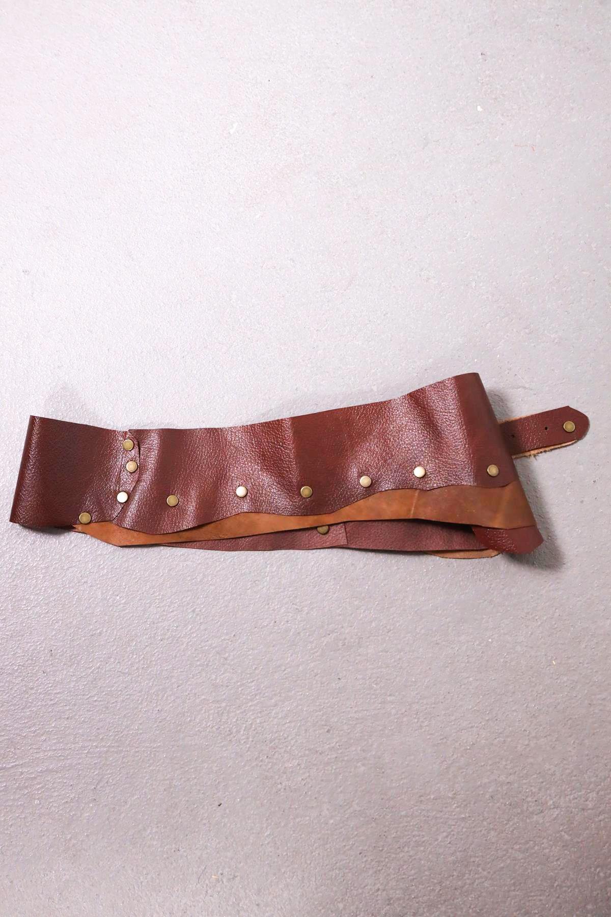  Renkli Zımbalı Parçalı Deri Kemer