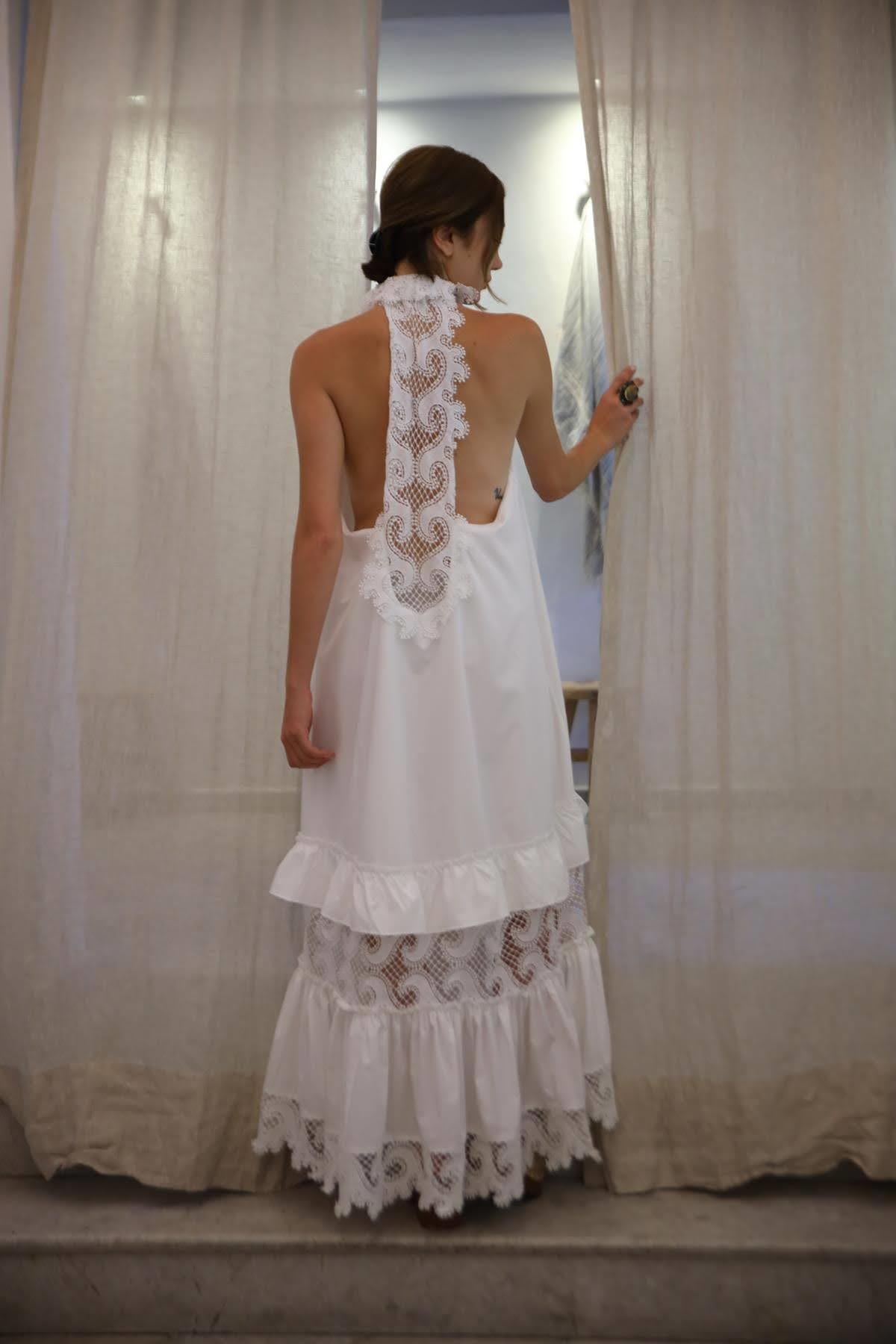  Beyaz Sırtı Dantel Dekolteli Fırfırlı Bohem Elbise