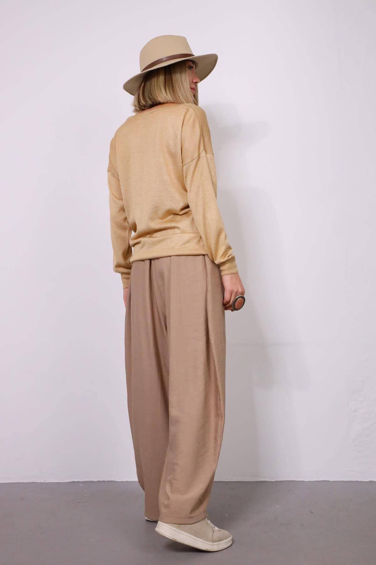 Camel V-Neck Knitt Pullover Camel V-Neck Knitt Pullover