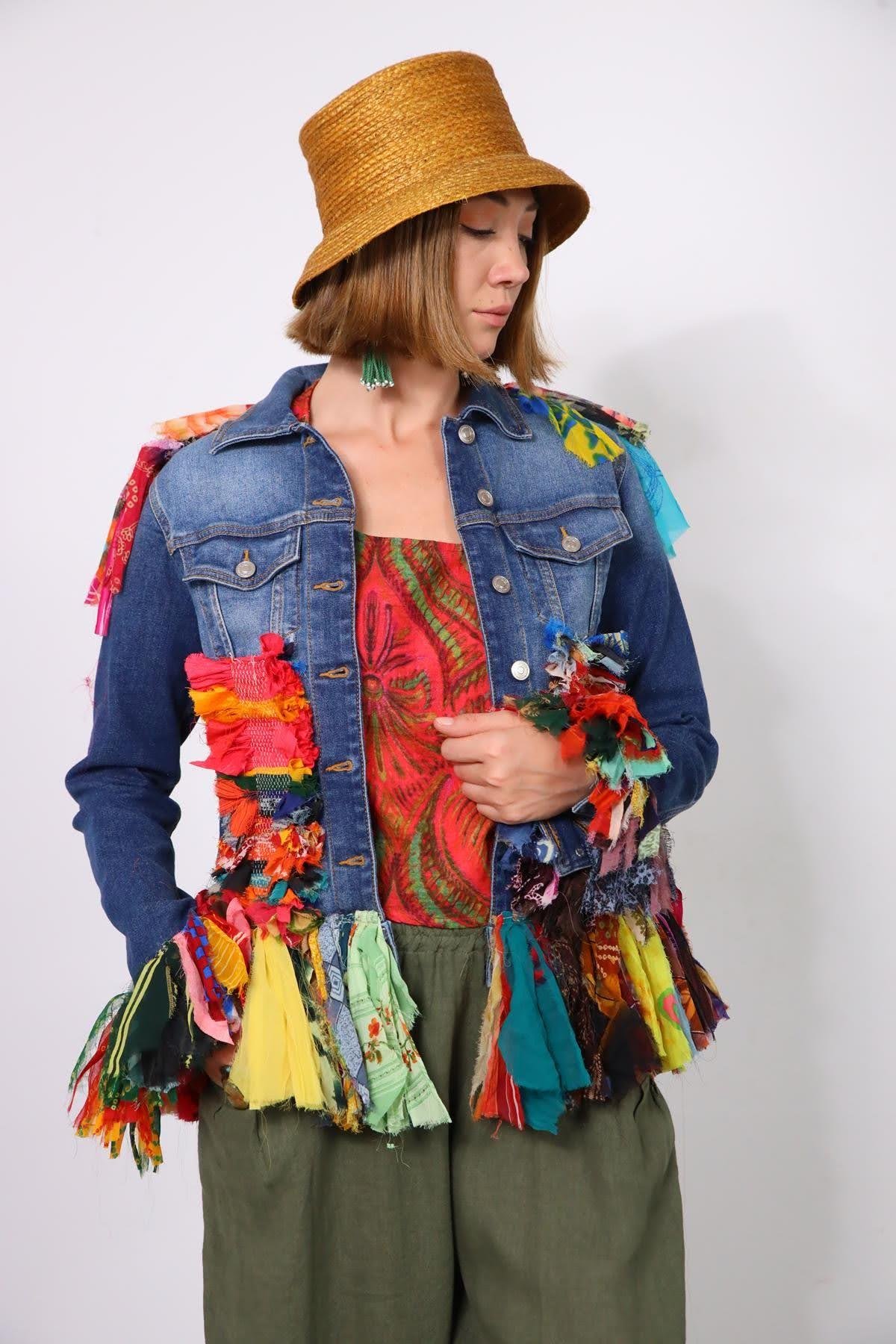  Mavi Püsküllü Sırtı İşlemeli Tasarım Kot Ceket