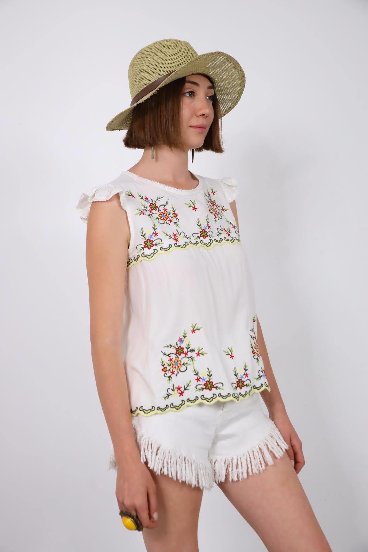 Saman Butik | Shop Online White Sleeveless Embroidered Blouse