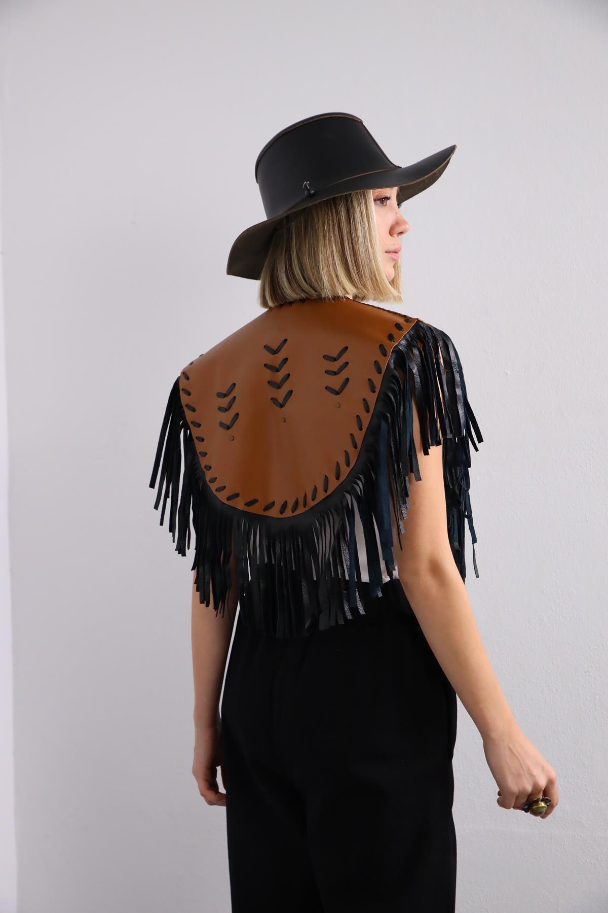  Camel Rengi Püsküllü Deri Yelek