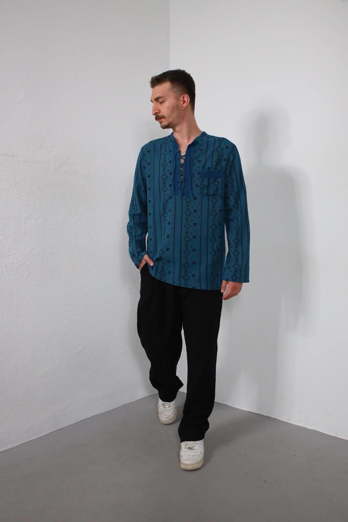  Petrol Mavisi Yakası Bağcıklı Baskılı Erkek Gömlek