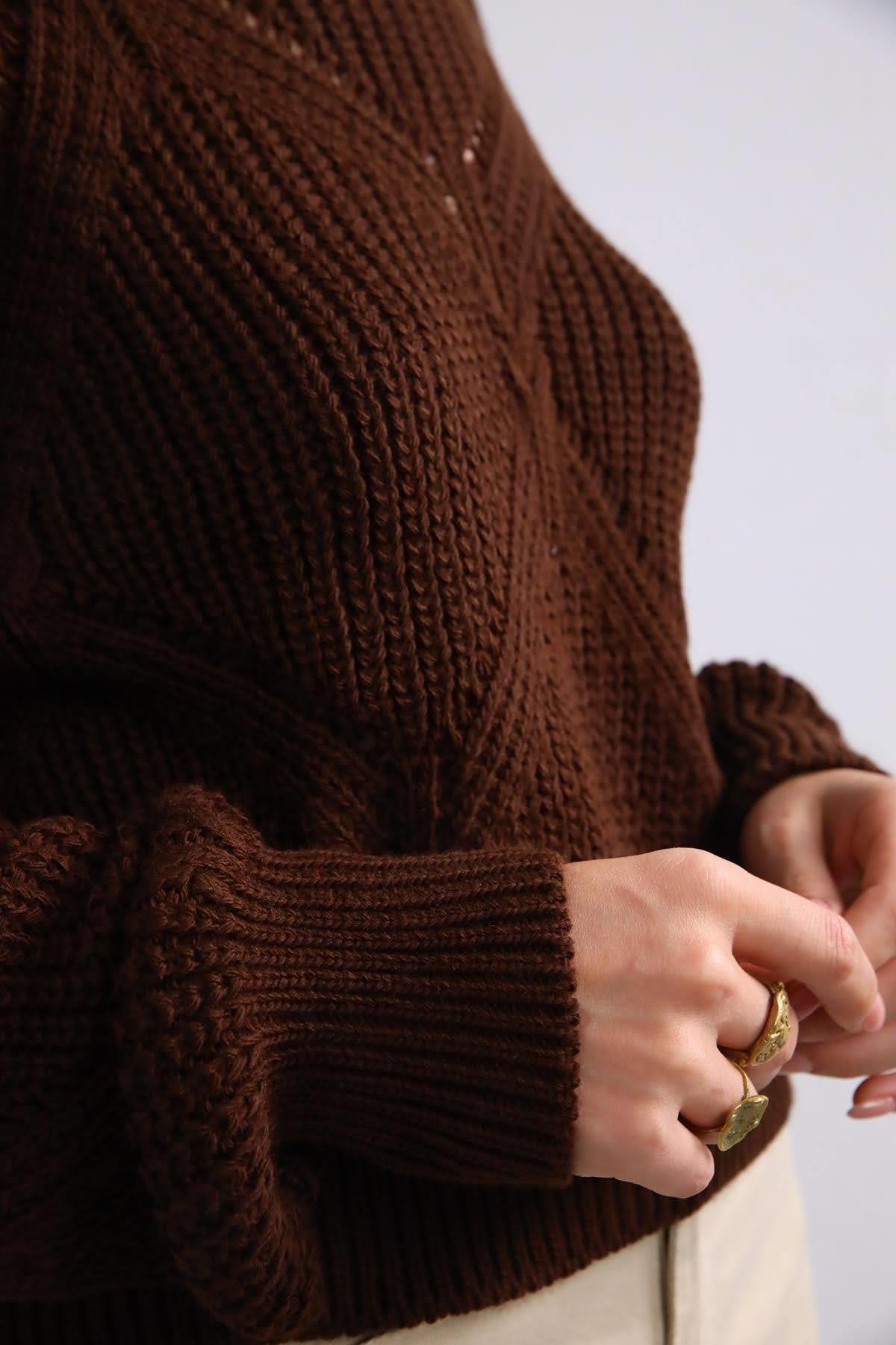 Brown Color Patterned Short Knitt Pullover Brown Color Patterned Short Knitt Pullover