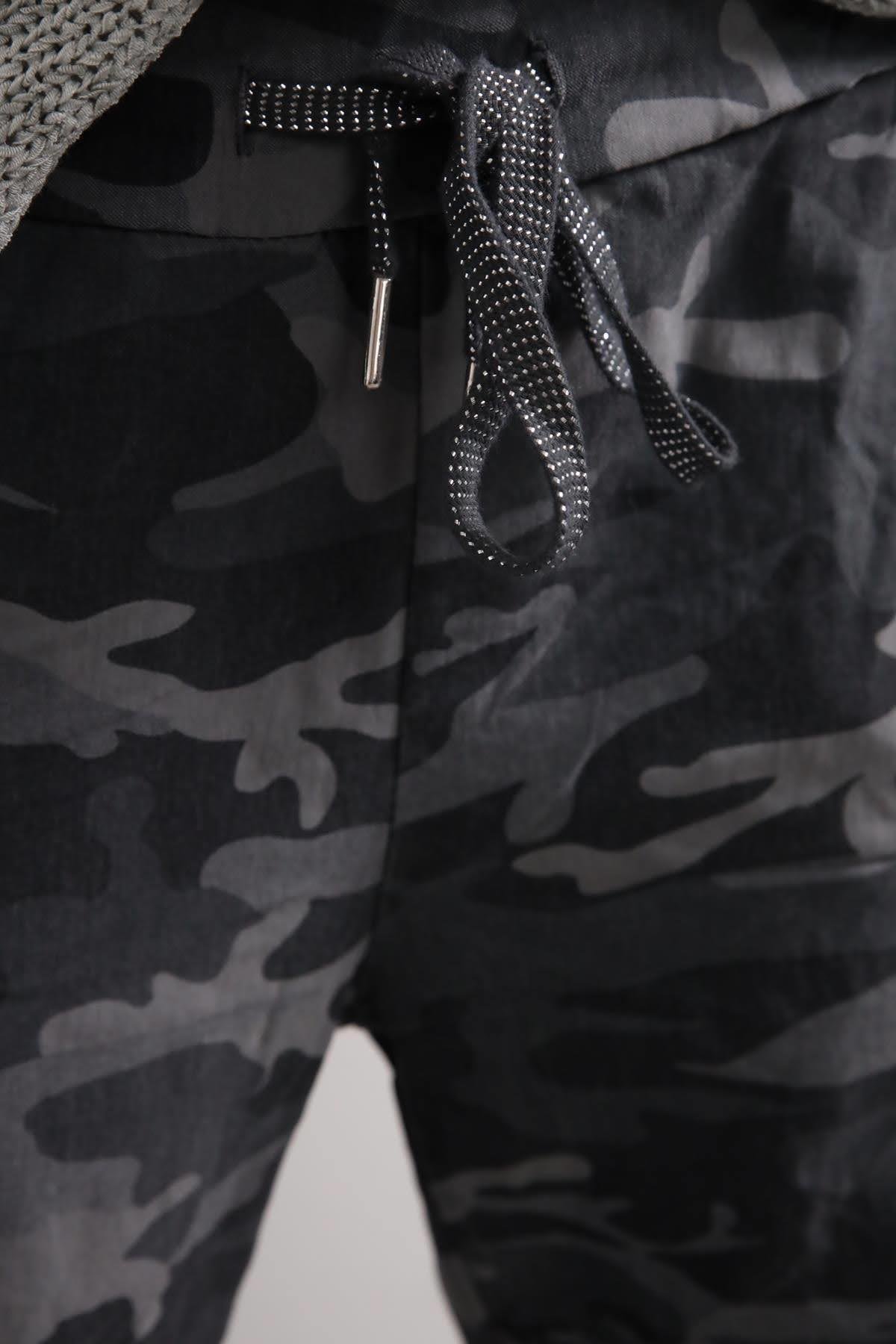 Antrasit Kamuflaj Desenli Beli Bağcıklı Pantolon - Şaman Butik Antrasit Kamuflaj Desenli Beli Bağcıklı Pantolon