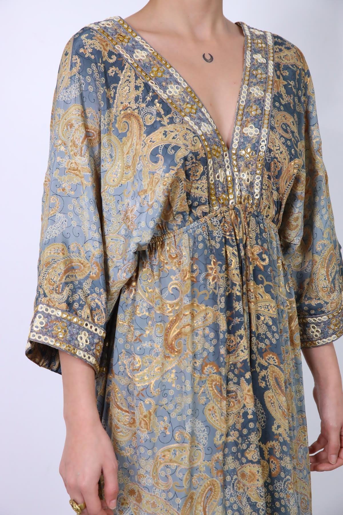 Gri Önü Arkası V Yaka Otantik İpek Elbise - Şaman Butik Gri Önü Arkası V Yaka Otantik İpek Elbise