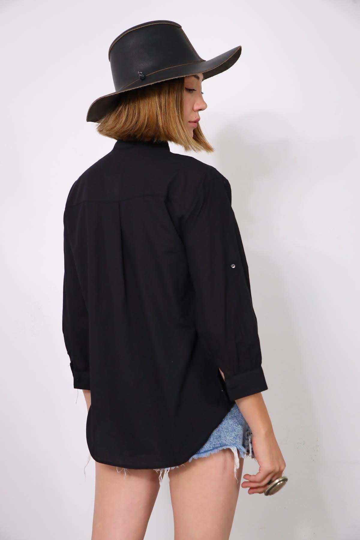  Siyah Ajurlu Çiçek İşlemeli Hakim Yaka Gömlek