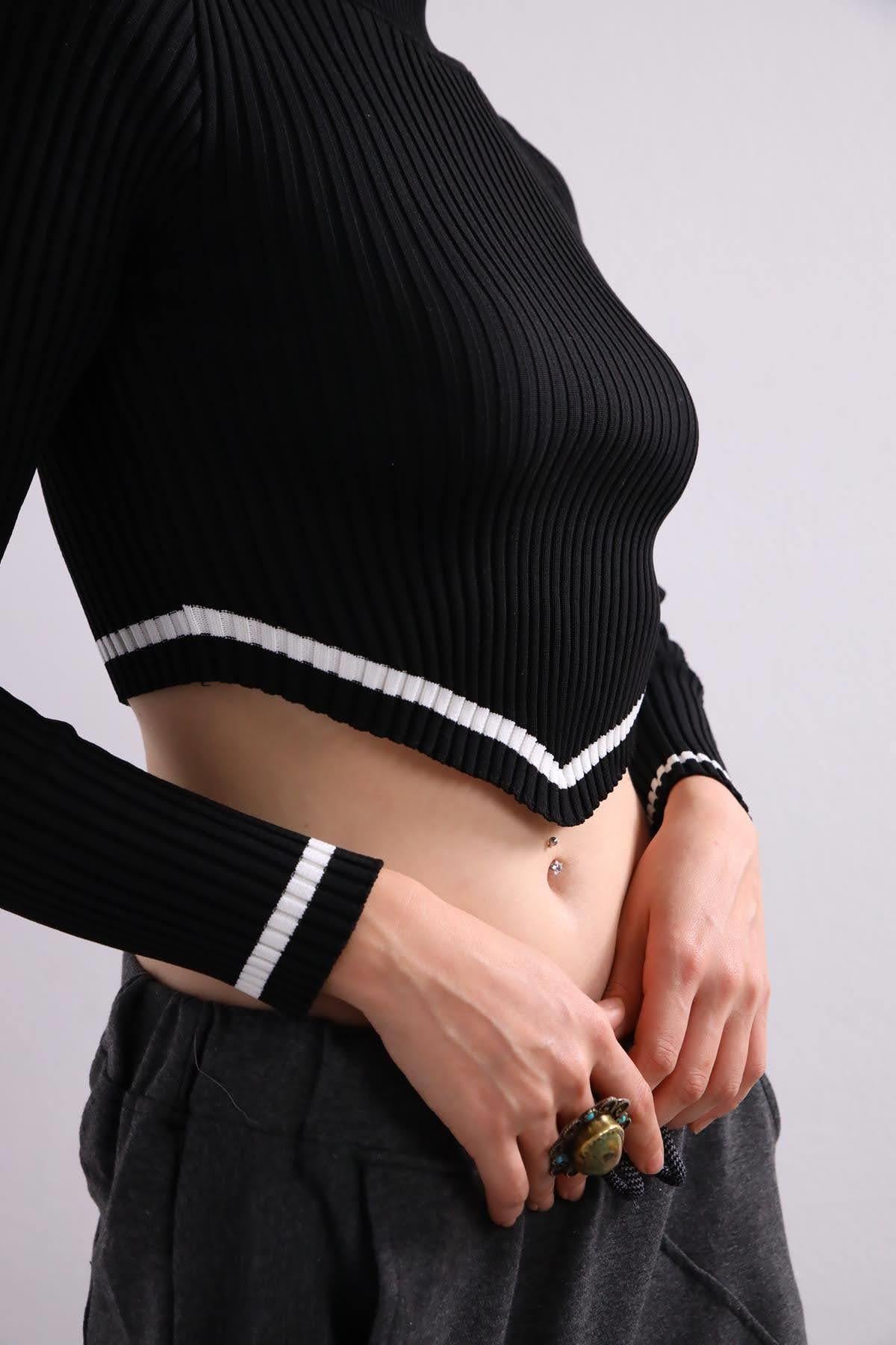  Siyah Yarım Boğazlı Body Kazak