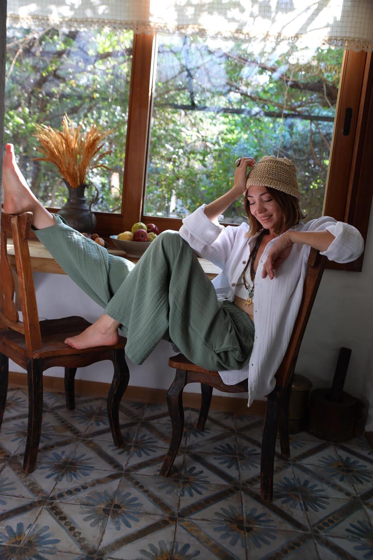  Beyaz Hakim Yaka Müslin Gömlek