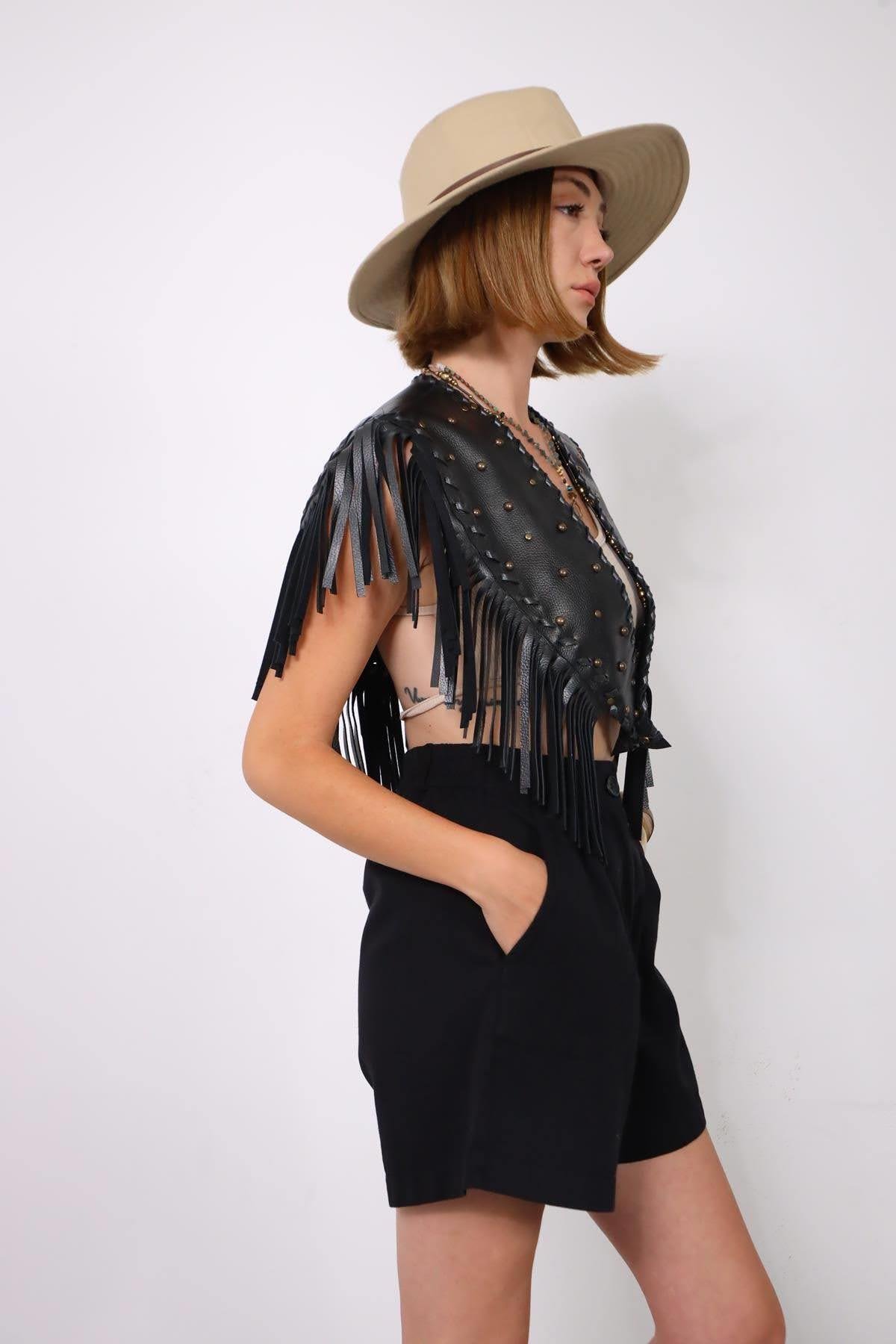  Siyah Pileli Gabardin Şort