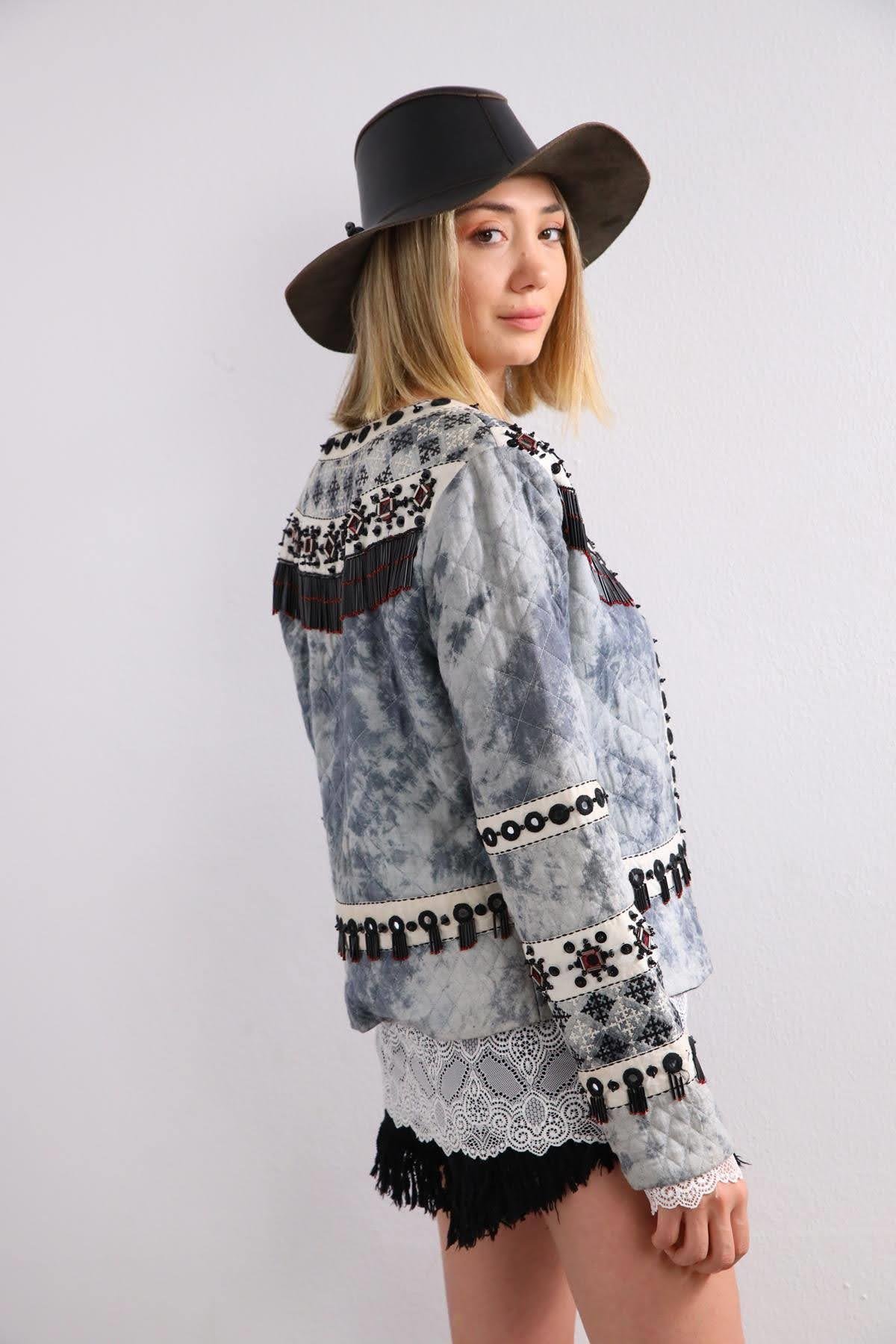 Antrasit Rengi Boncuk İşlemeli Kapitone Ceket - Şaman Butik Antrasit Rengi Boncuk İşlemeli Kapitone Ceket