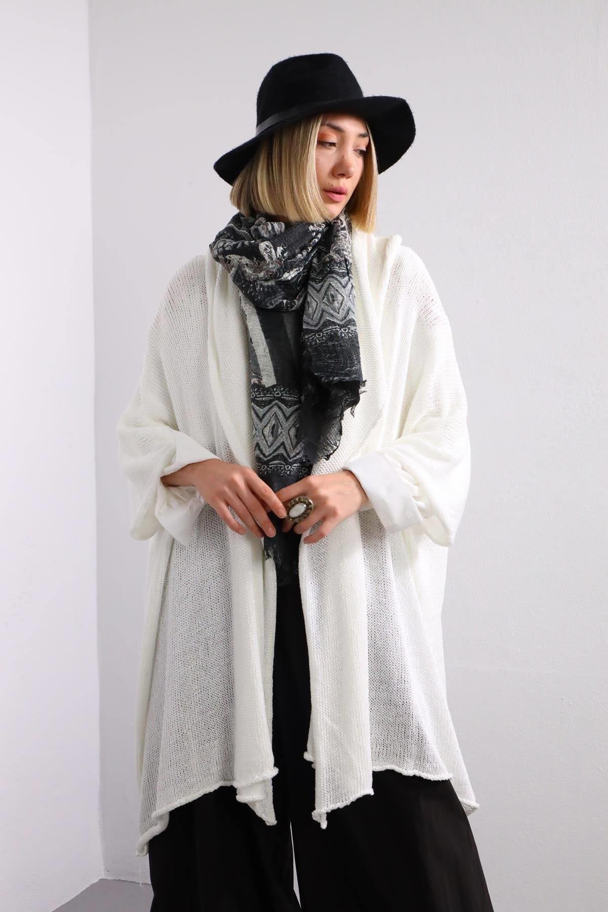  Beyaz Şallı Arkası Dikişli Hırka