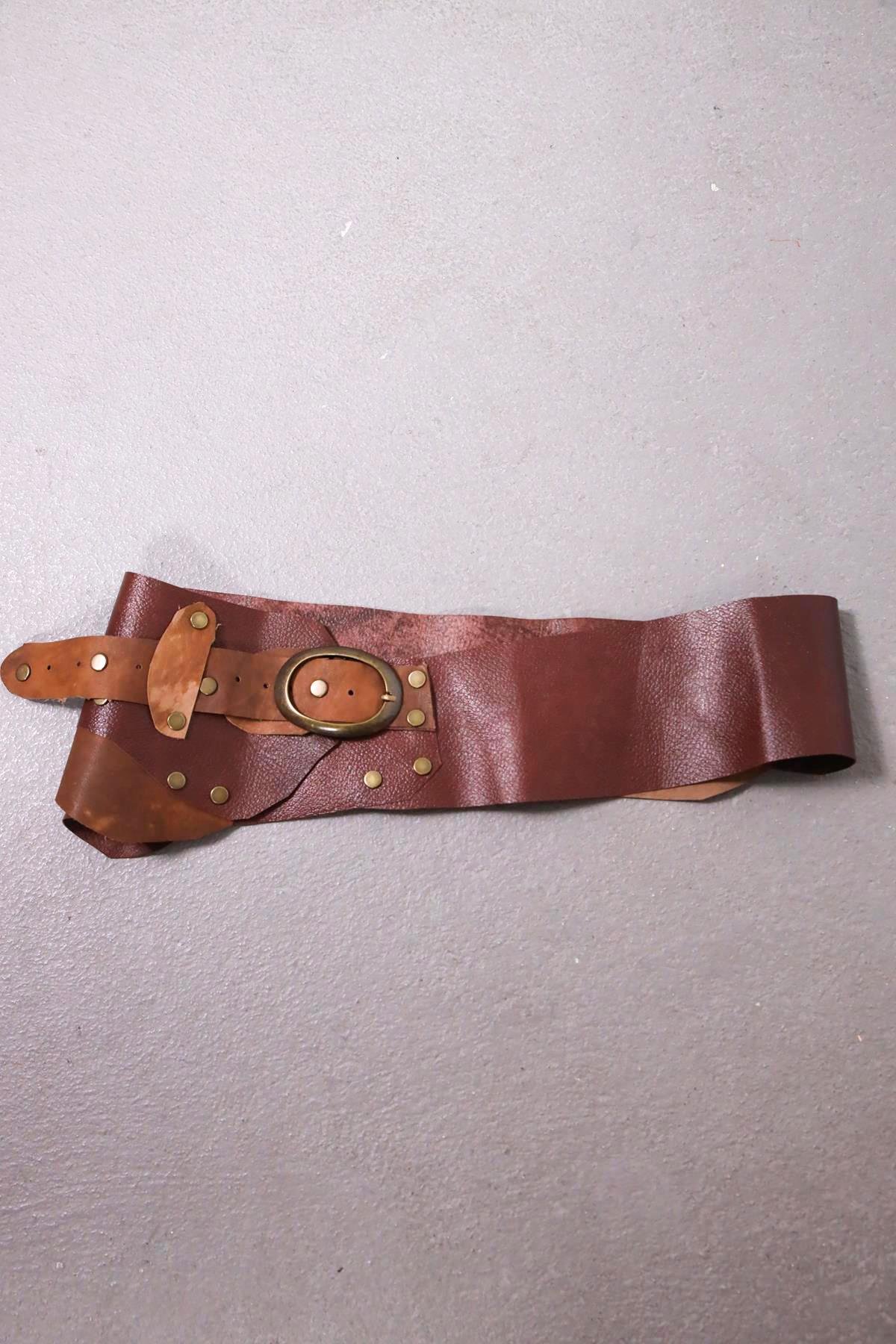  Renkli Zımbalı Parçalı Deri Kemer