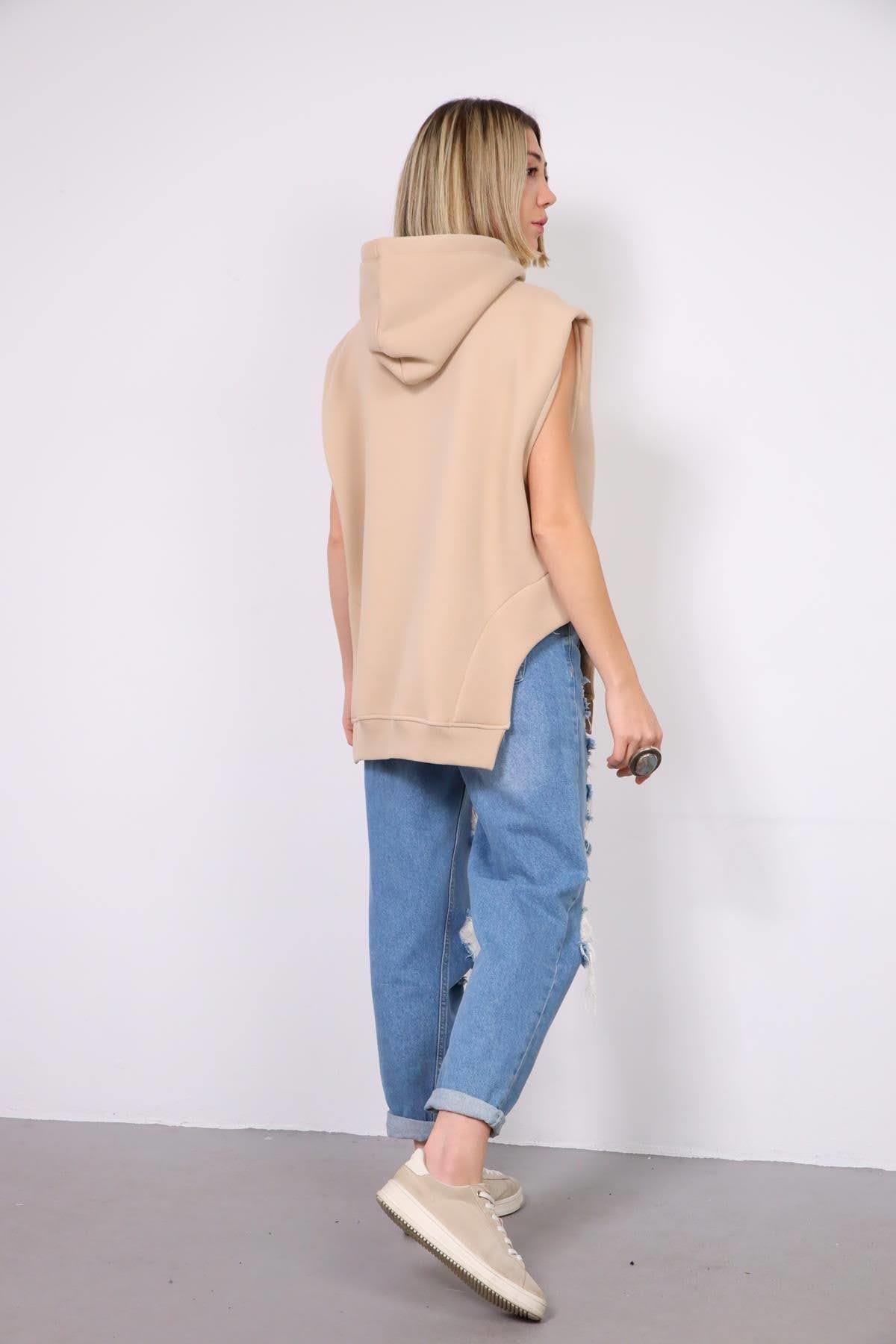 Krem Kapüşonlu Asimetrik Yırtmaçlı Kolsuz Sweat
