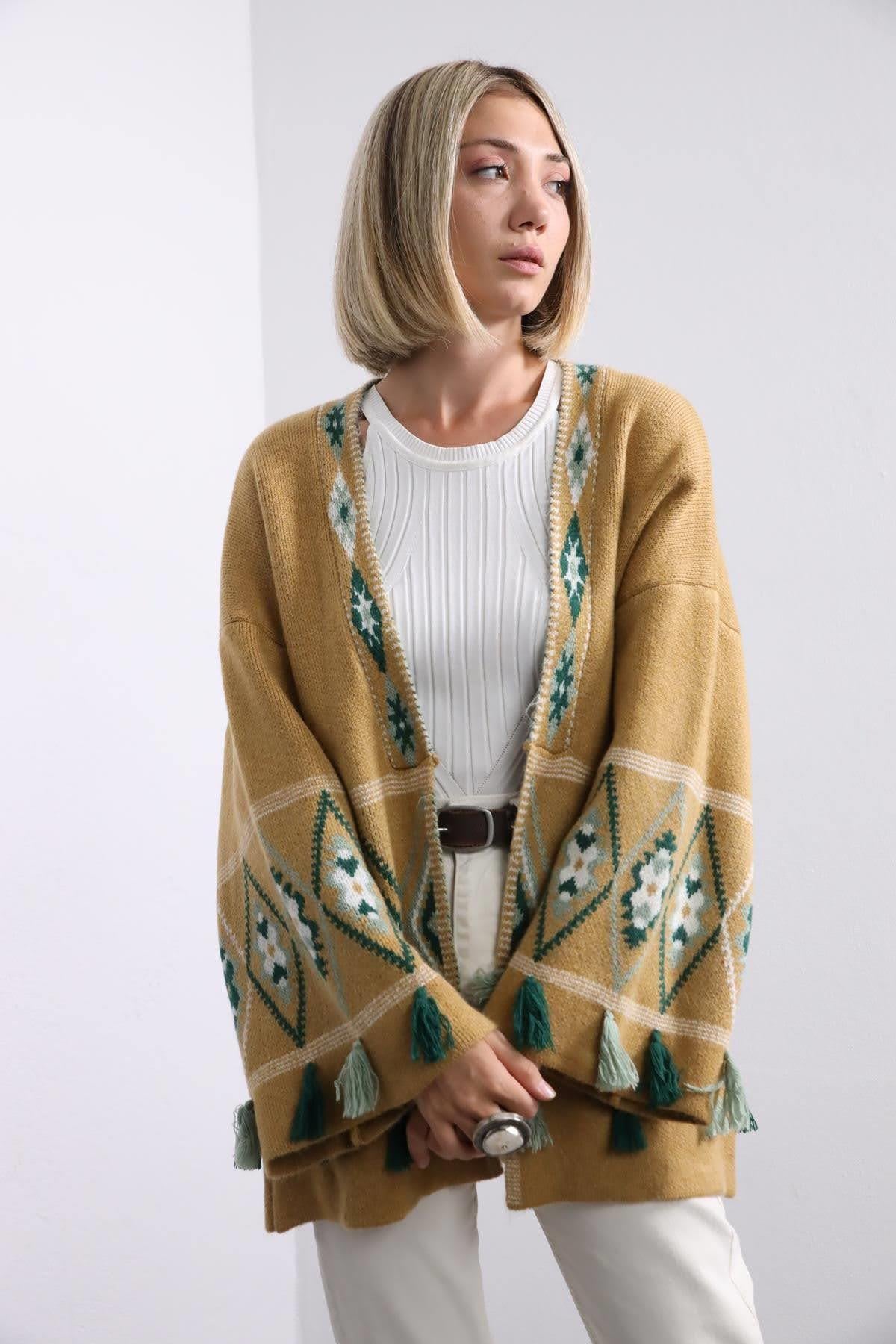 Camel Püskül Detaylı Desenli Hırka - Şaman Butik Camel Püskül Detaylı Desenli Hırka