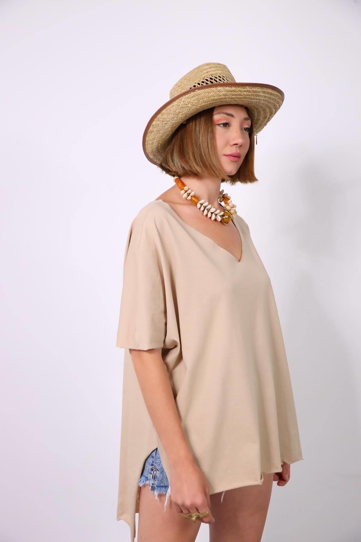  Bej V Yaka Arkası Uzun Salaş Tişört