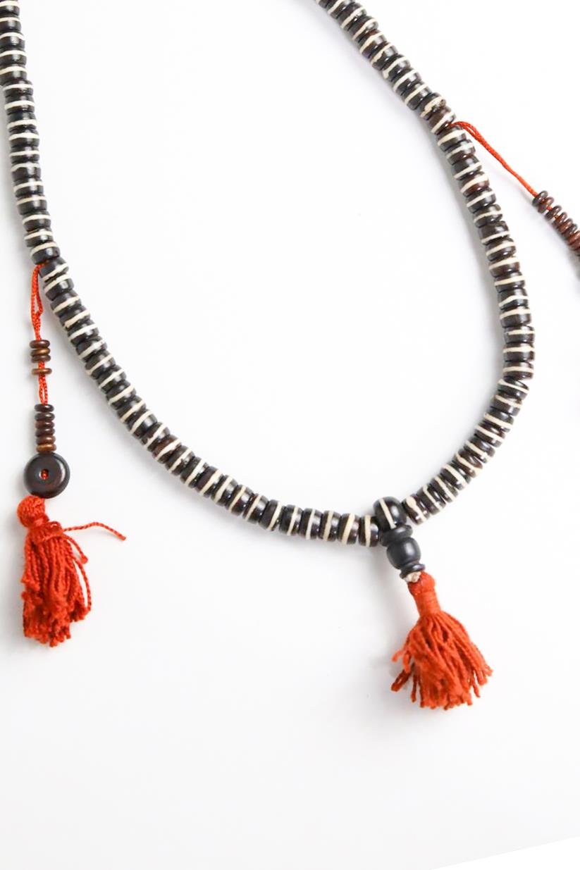 Püskül Detaylı Ahşap Kısa Kolye - Şaman Butik Püskül Detaylı Ahşap Kısa Kolye