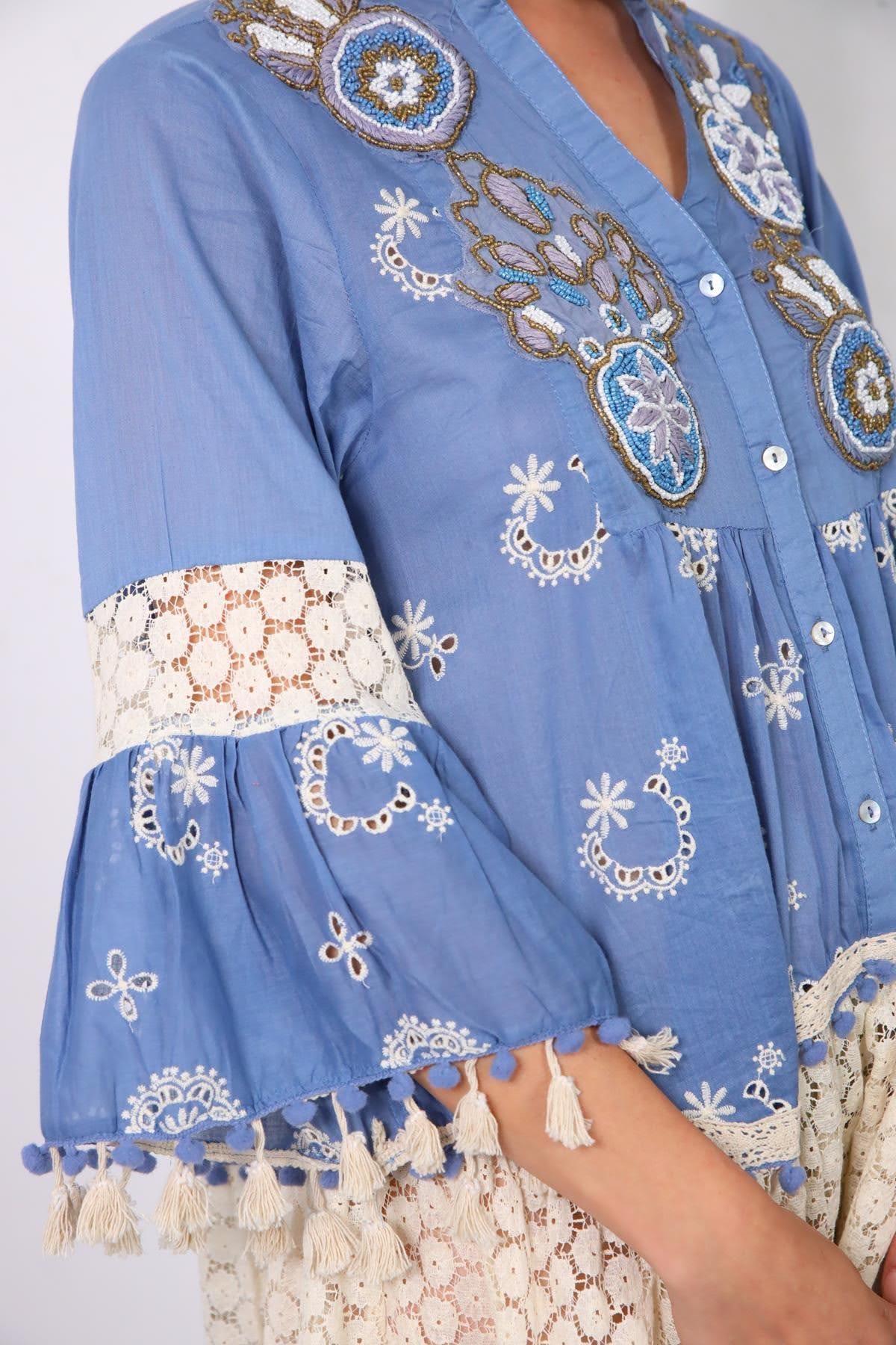  İndigo Mavi Püsküllü Yarım Düğmeli Güpürlü Kısa Elbise