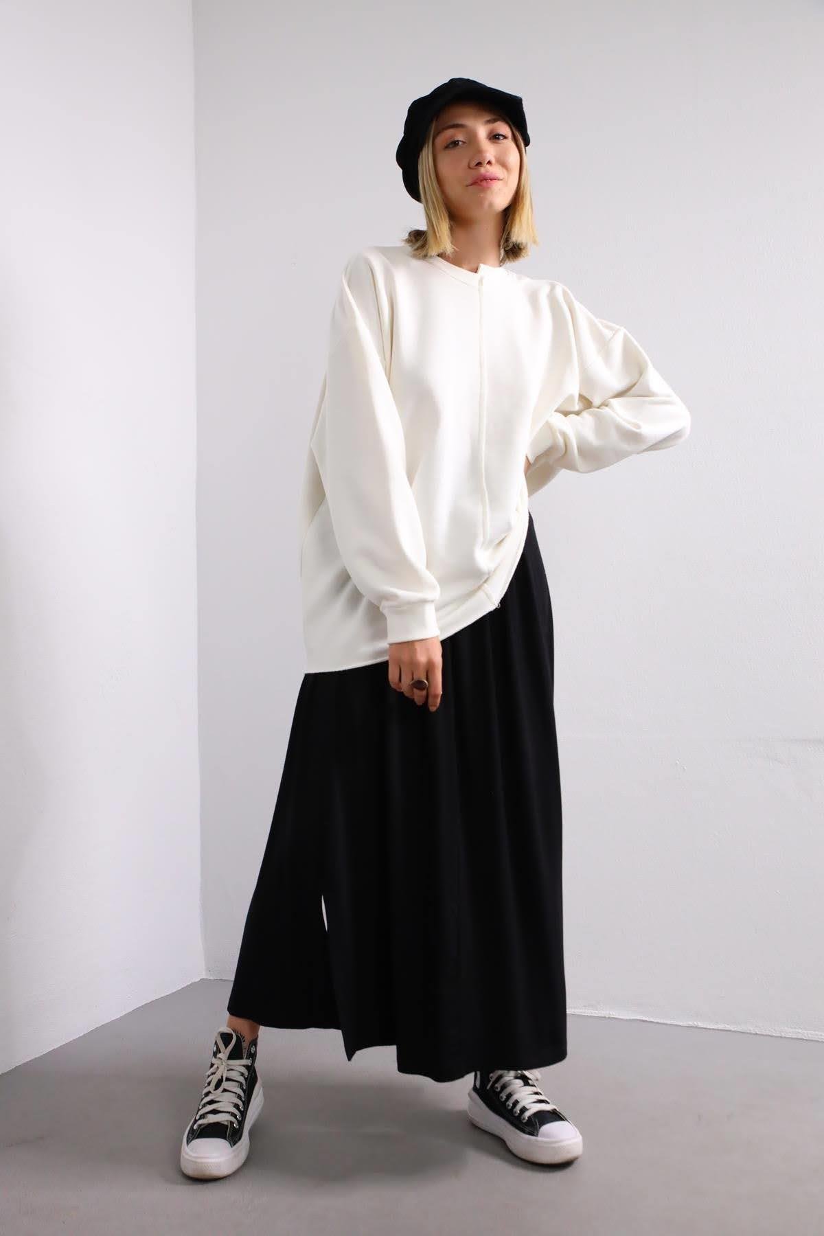  Beyaz Önü Dikişli Sweat