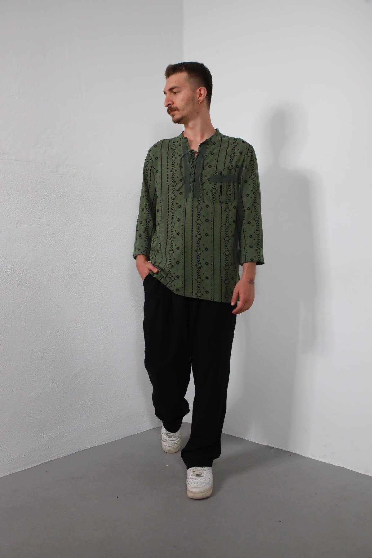  Haki Yakası Bağcıklı Baskılı Erkek Gömlek