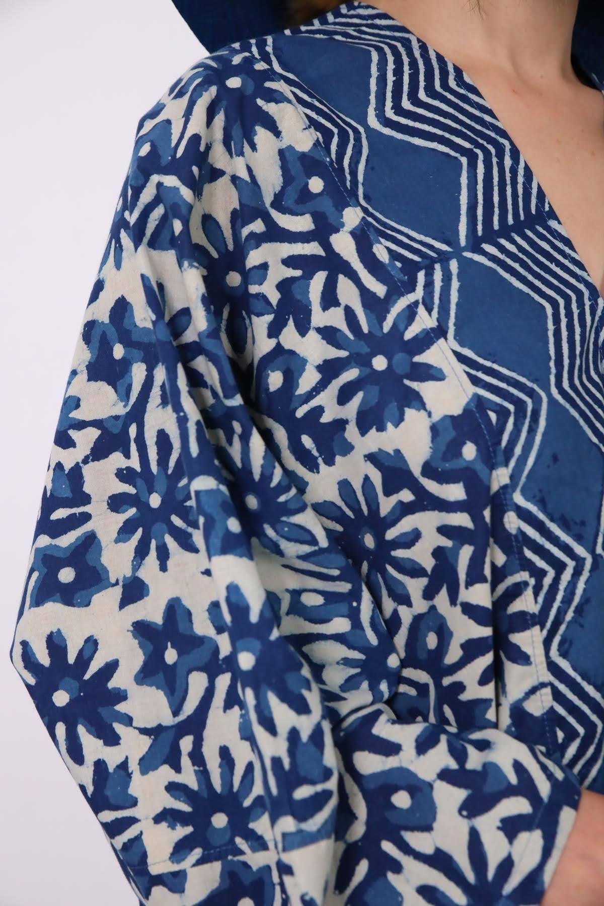 Mavi V Yaka Yarasa Kol Desenli Tunik - Şaman Butik Mavi V Yaka Yarasa Kol Desenli Tunik