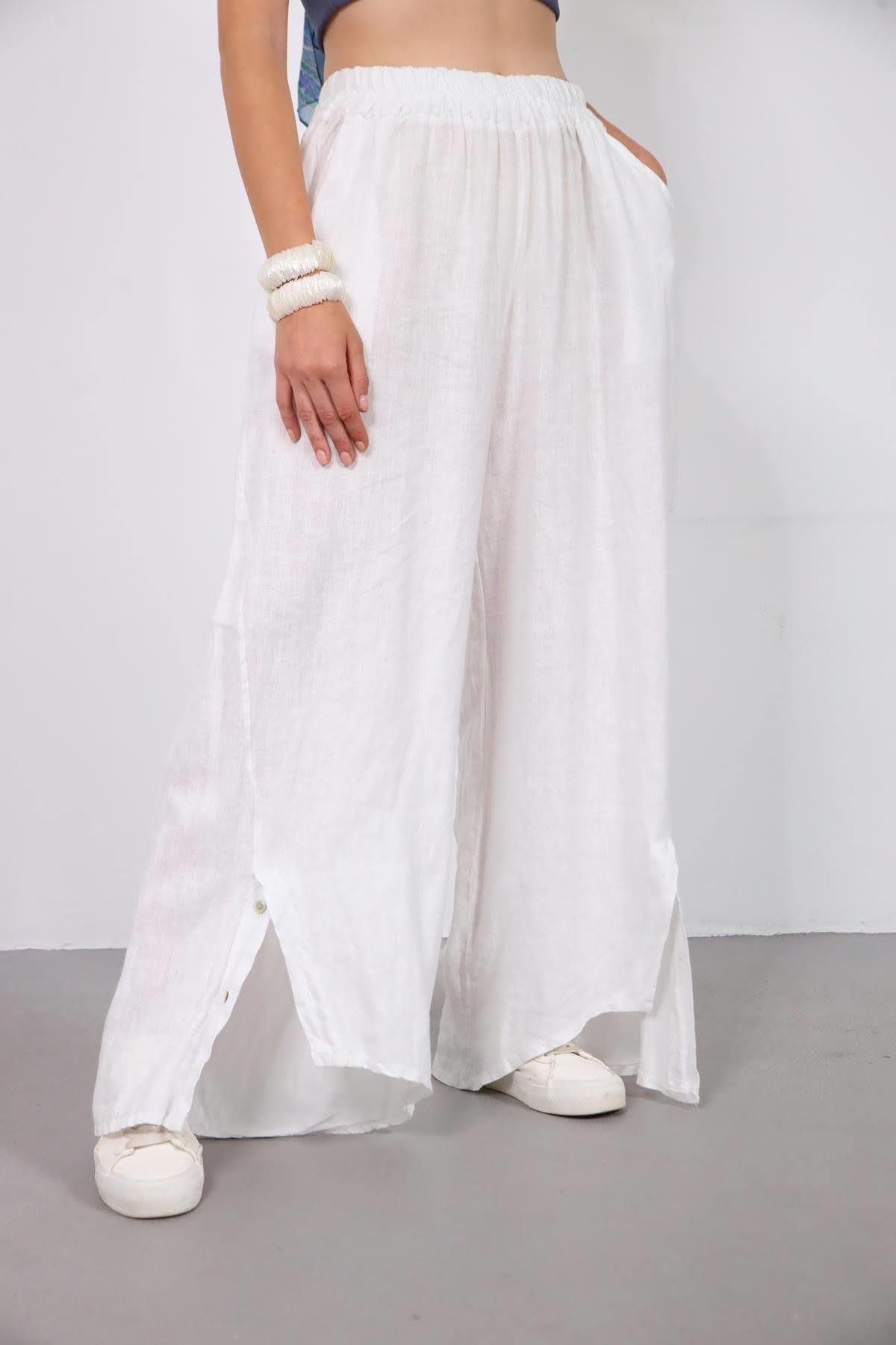 Beyaz Paçası Düğme Detaylı Beli Lastikli Pantolon - Şaman Butik Beyaz Paçası Düğme Detaylı Beli Lastikli Pantolon