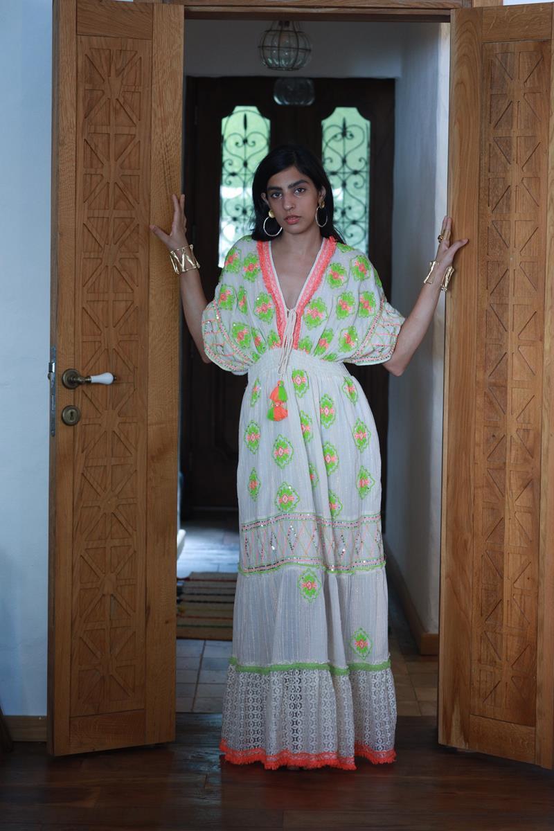 Ekru Yakası Püsküllü Güpür ve Payet Detaylı Bohem Elbise - Şaman Butik Ekru Yakası Püsküllü Güpür ve Payet Detaylı Bohem Elbise