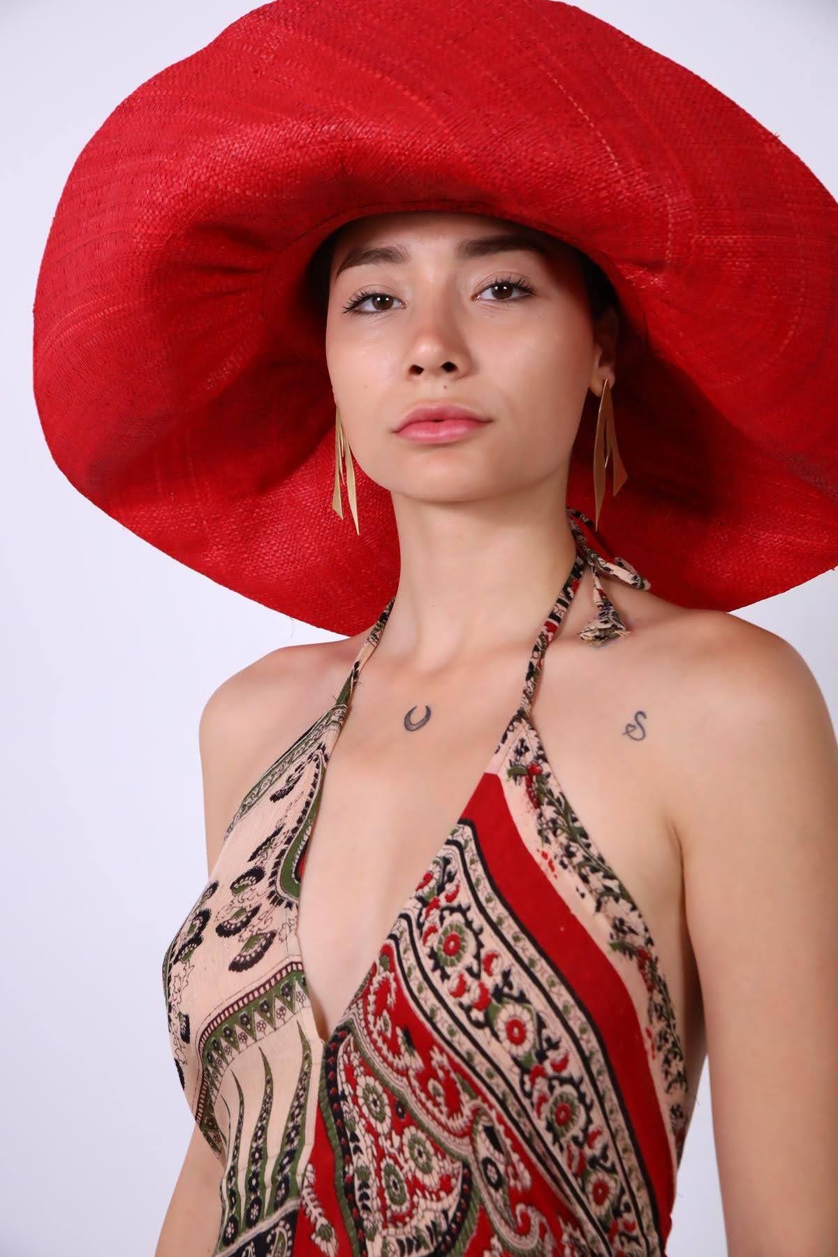  Kırmızı Raffia Şapka