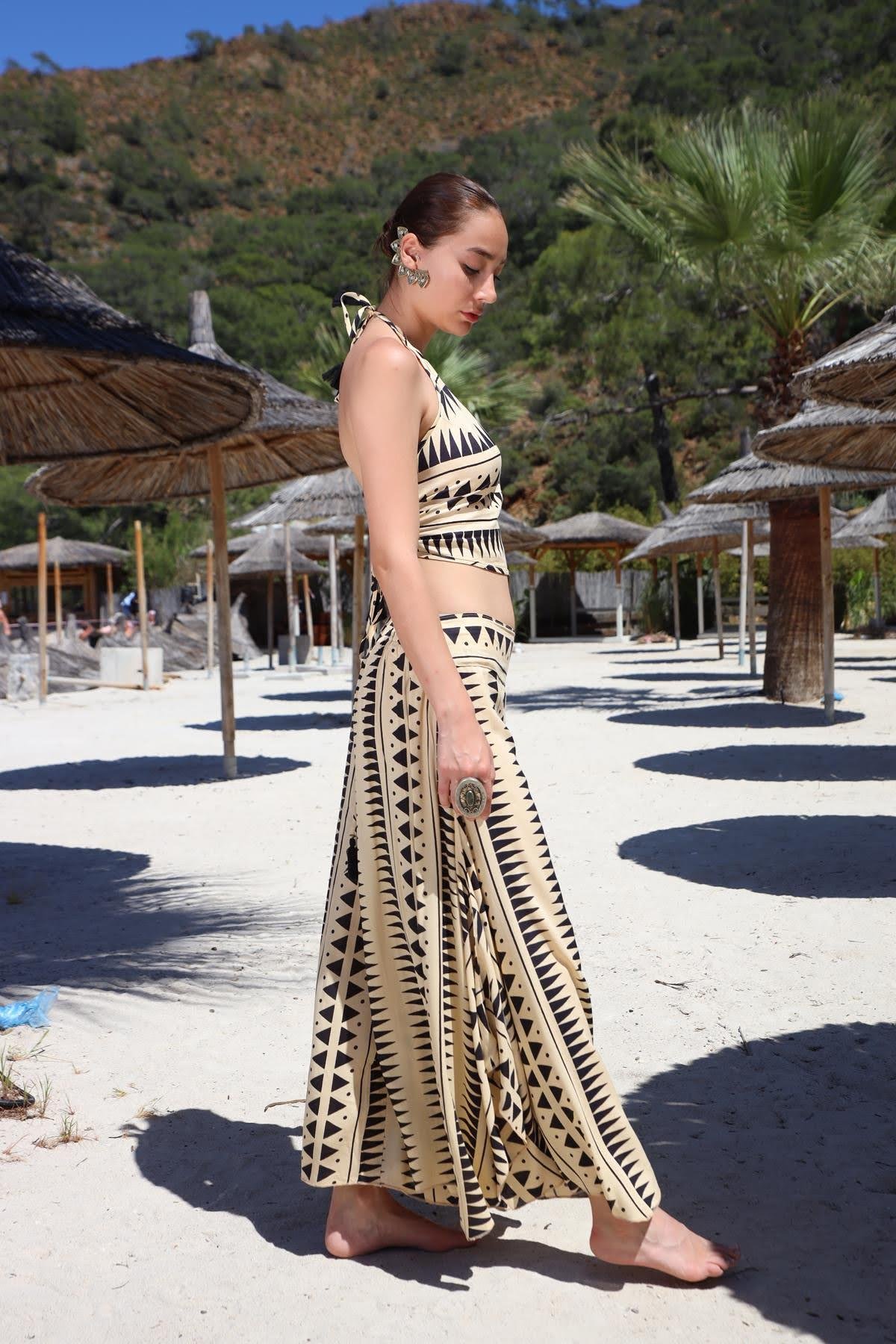  Bej Desenli Yarasa Pantolon ve Crop Top Takım